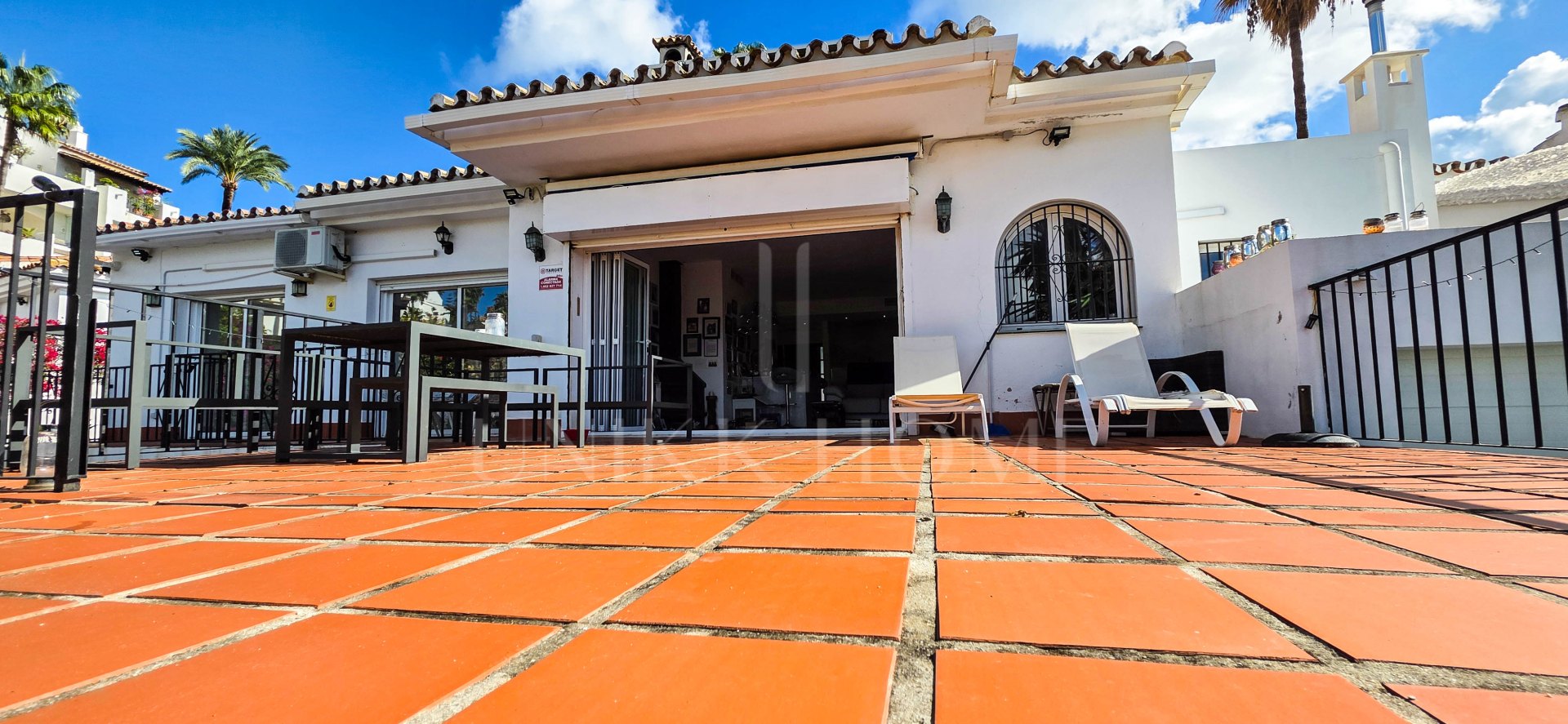 Energía Solar y Sol Mediterráneo – Donde la Vida Sostenible se Encuentra con el Estilo de la Costa del Sol