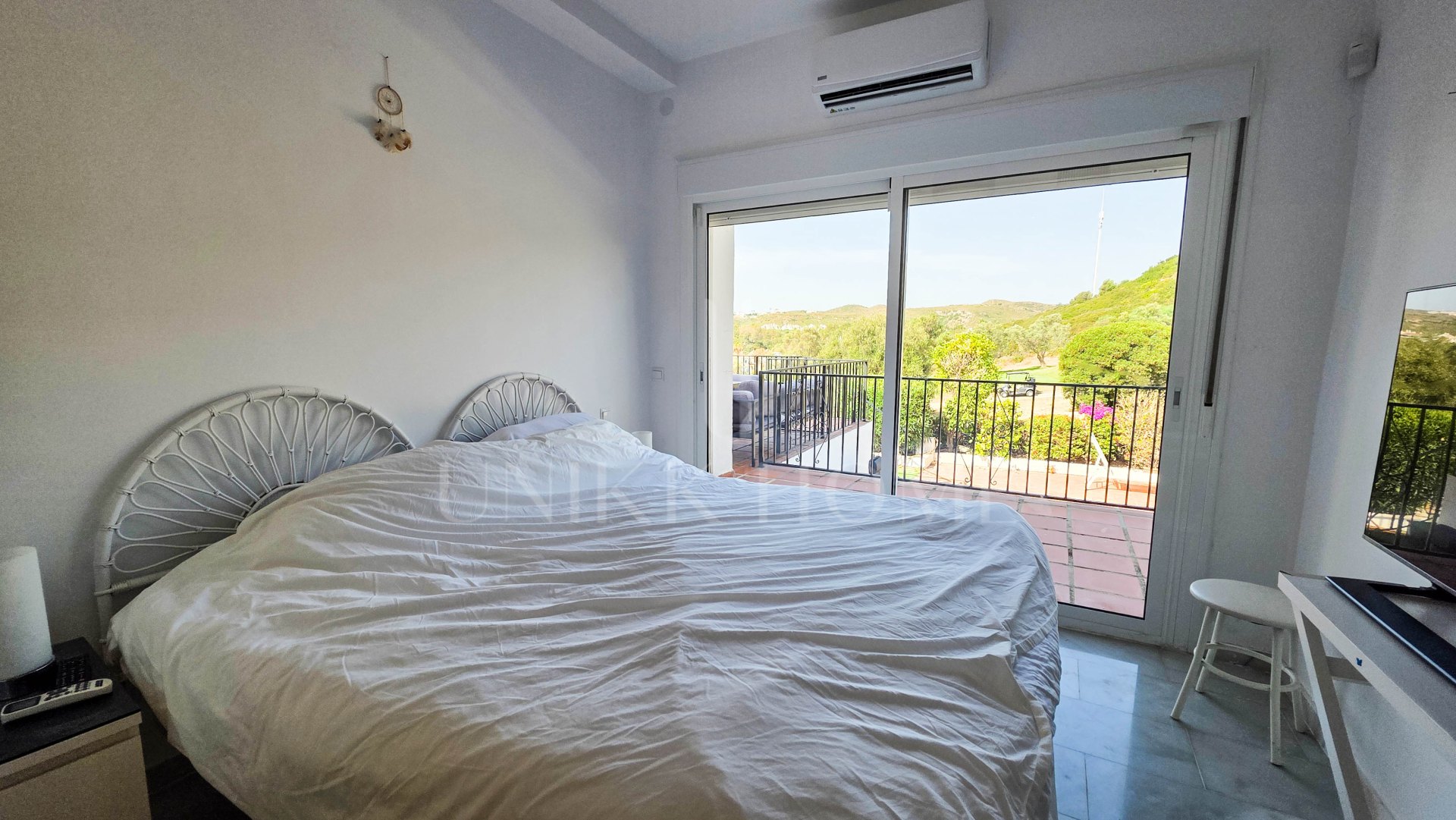 Energía Solar y Sol Mediterráneo – Donde la Vida Sostenible se Encuentra con el Estilo de la Costa del Sol