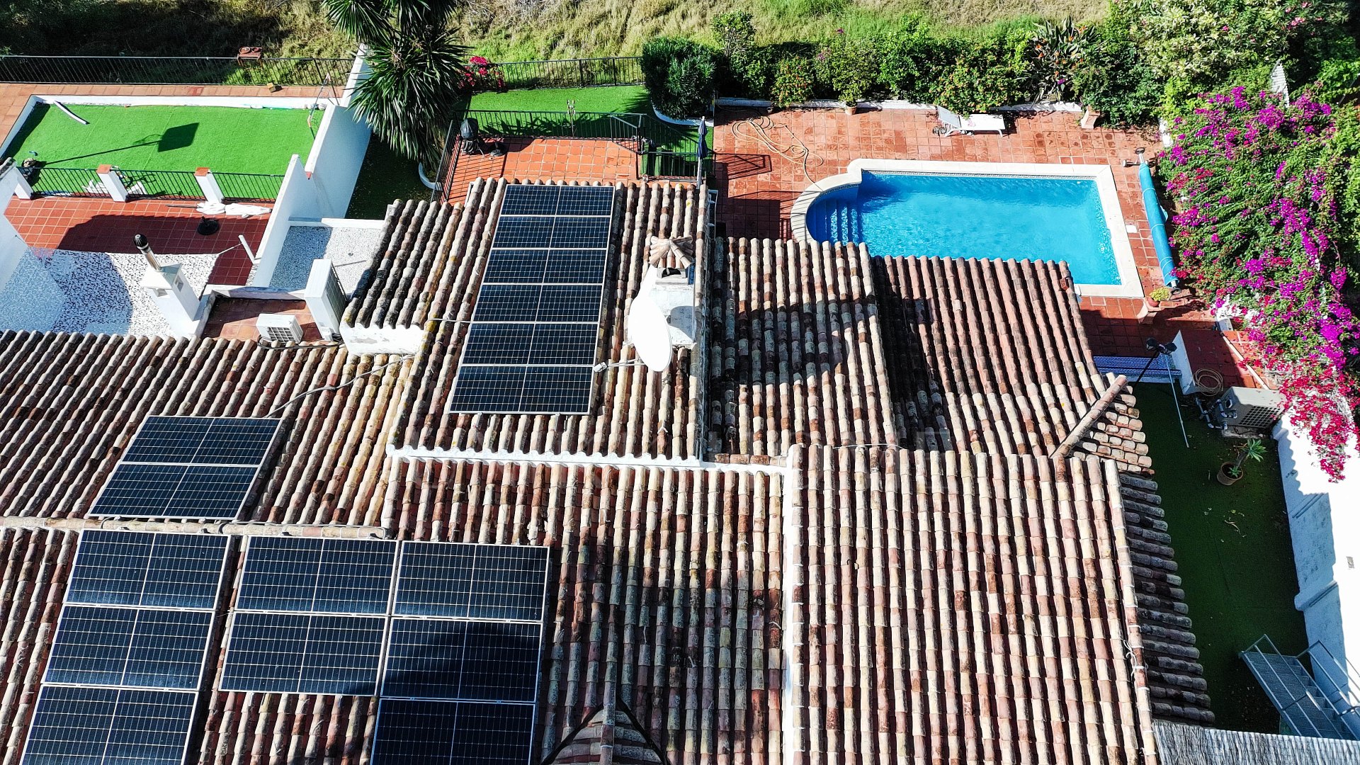 Energía Solar y Sol Mediterráneo – Donde la Vida Sostenible se Encuentra con el Estilo de la Costa del Sol