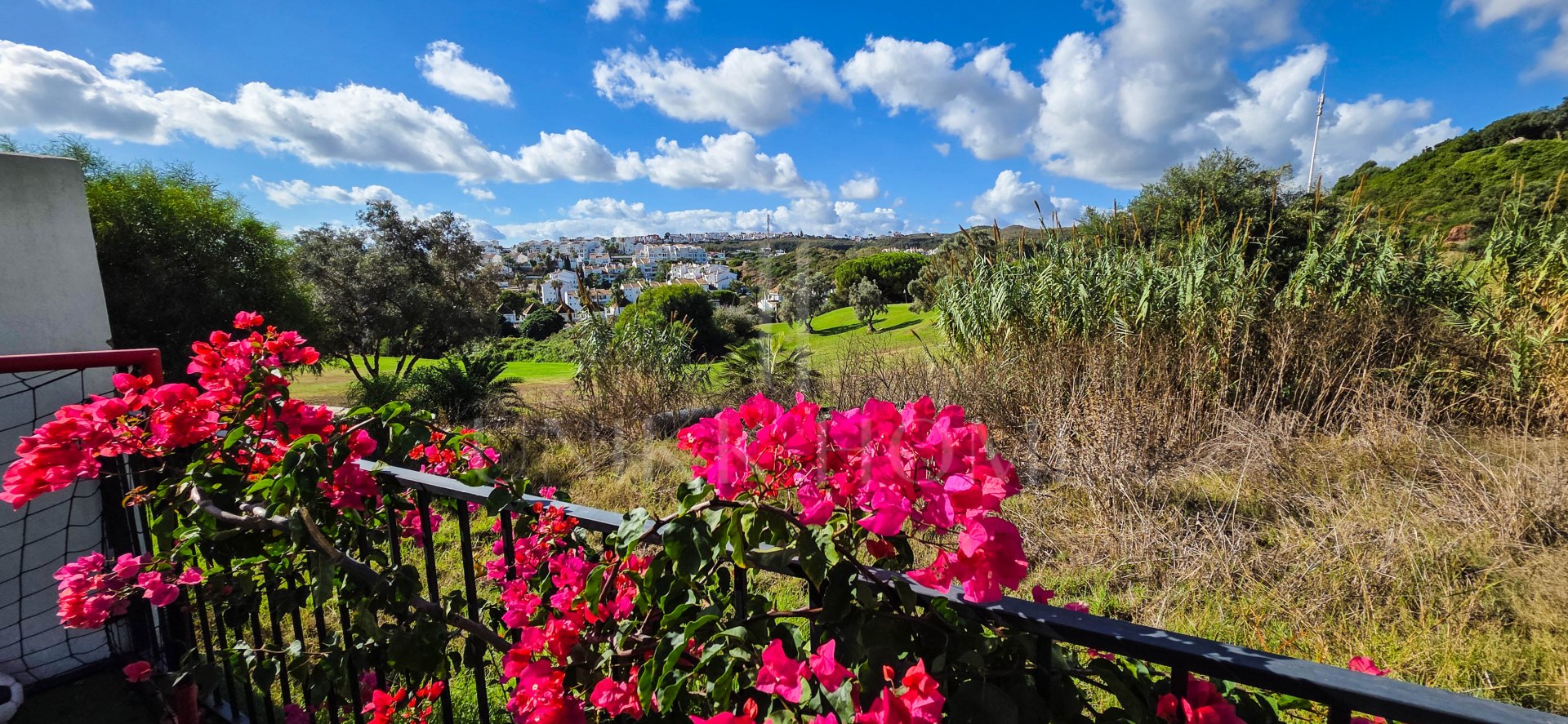 Energía Solar y Sol Mediterráneo – Donde la Vida Sostenible se Encuentra con el Estilo de la Costa del Sol