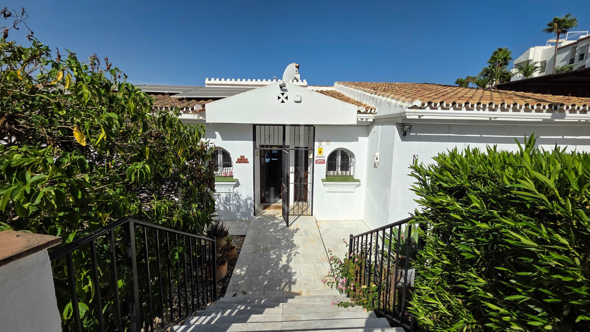 Energía Solar y Sol Mediterráneo – Donde la Vida Sostenible se Encuentra con el Estilo de la Costa del Sol