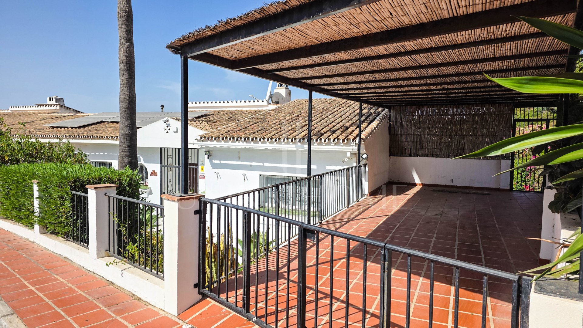 Energía Solar y Sol Mediterráneo – Donde la Vida Sostenible se Encuentra con el Estilo de la Costa del Sol