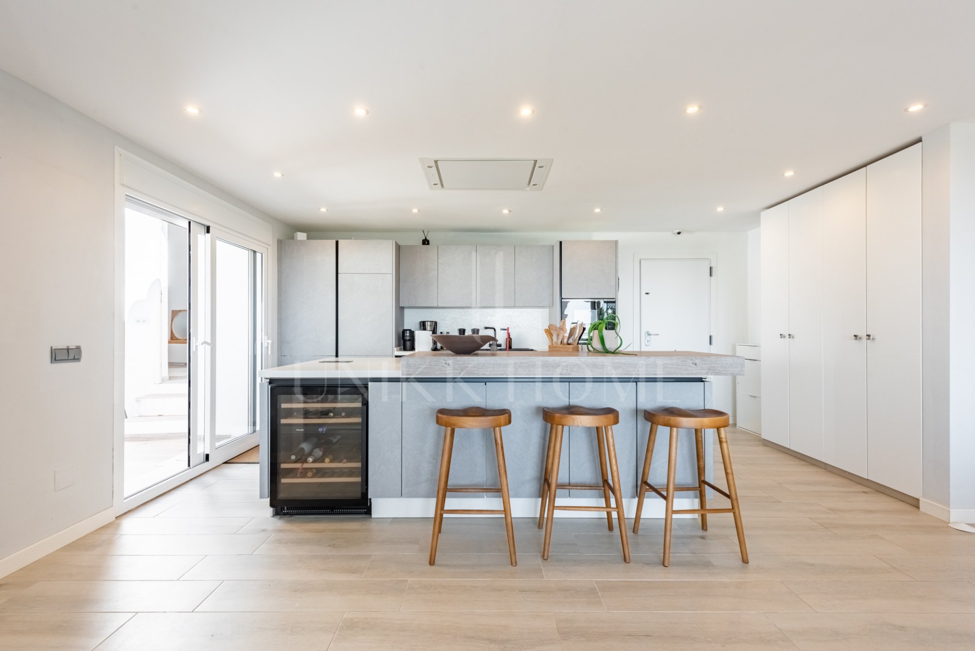 Semi-detached house with amazing viewings