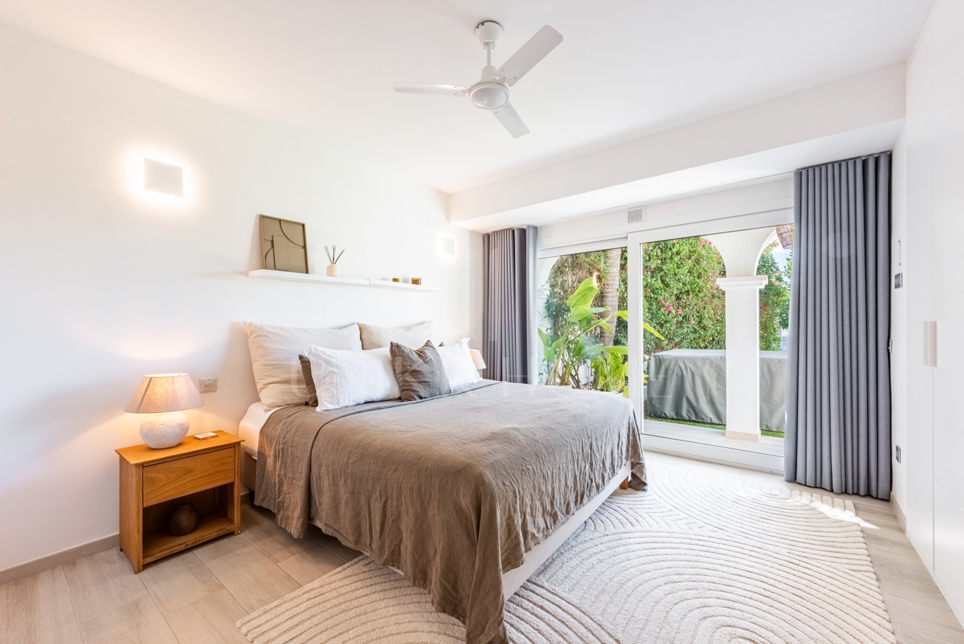 Semi-detached house with amazing viewings