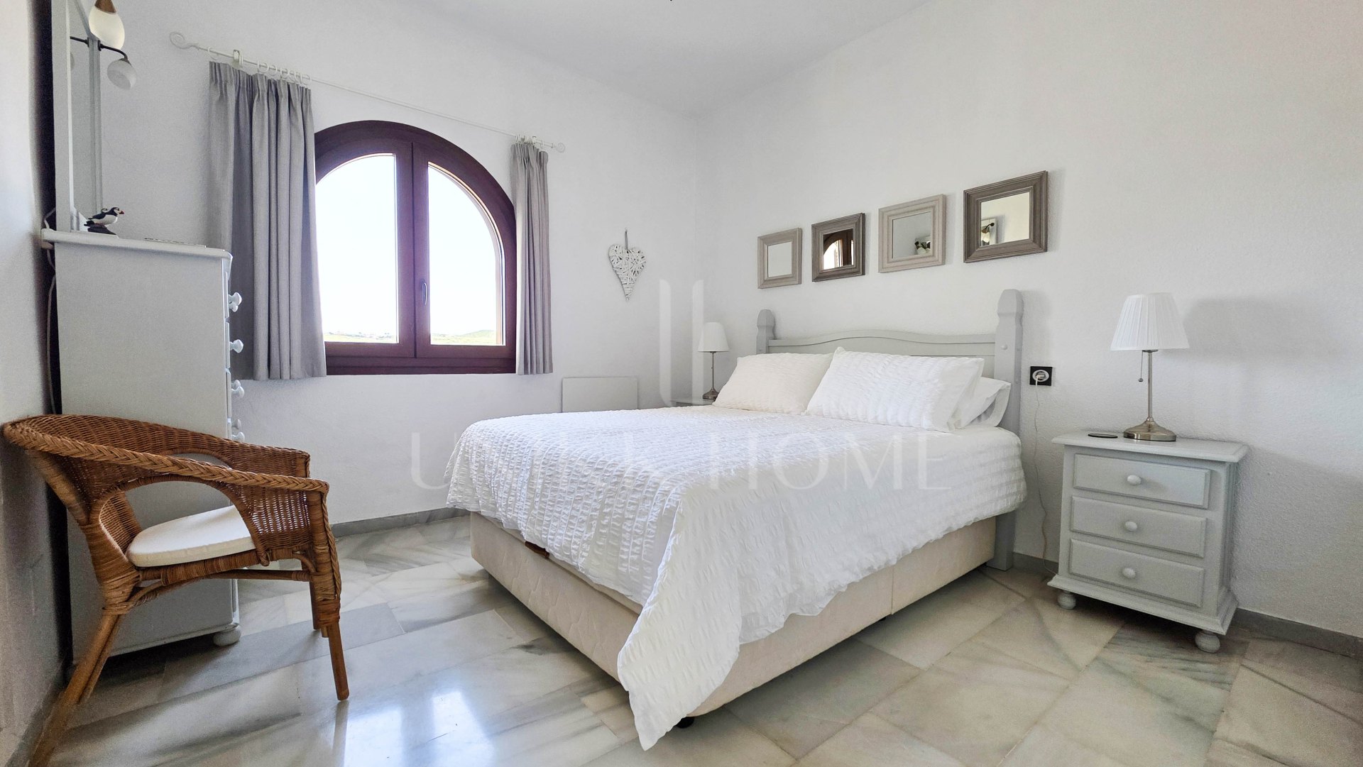 Townhouse with Panoramic Sea, Golf and Mountain Views in La Duquesa