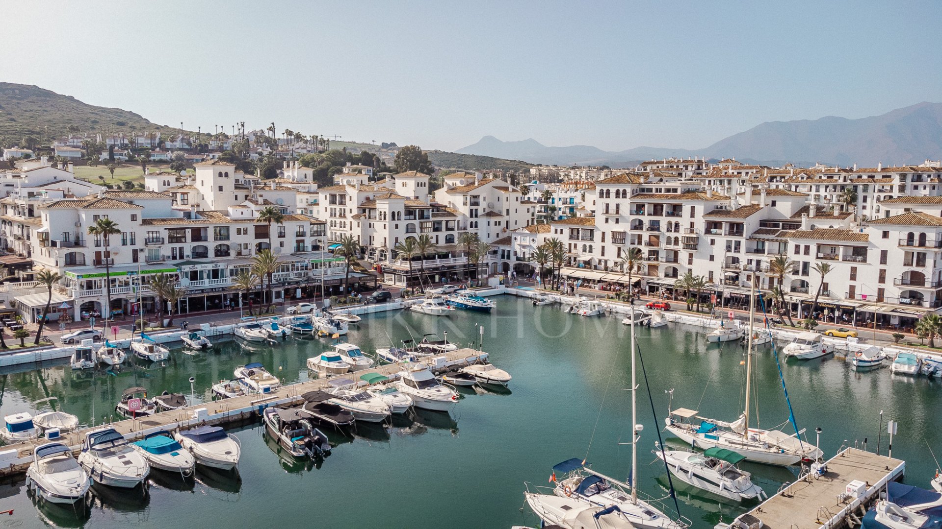 Townhouse with Panoramic Sea, Golf and Mountain Views in La Duquesa