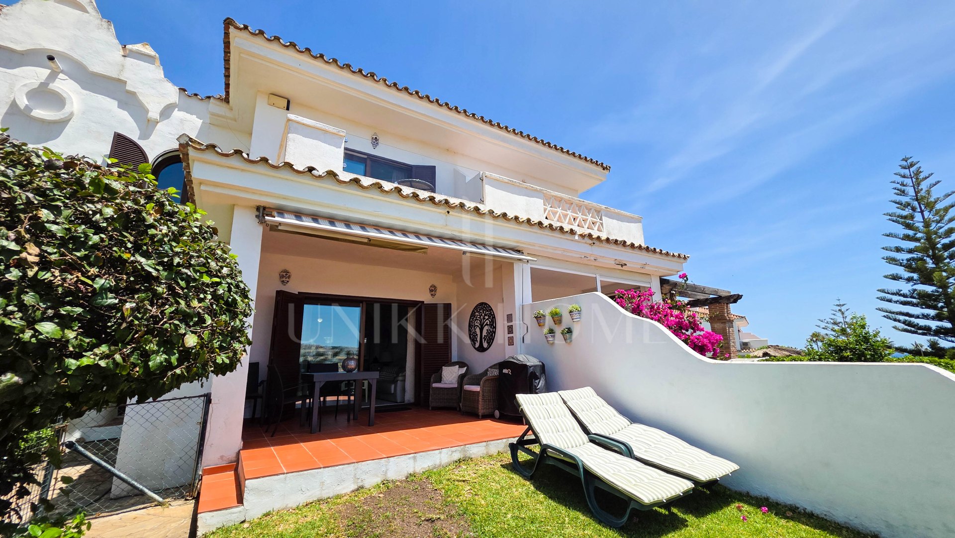 Townhouse with Panoramic Sea, Golf and Mountain Views in La Duquesa