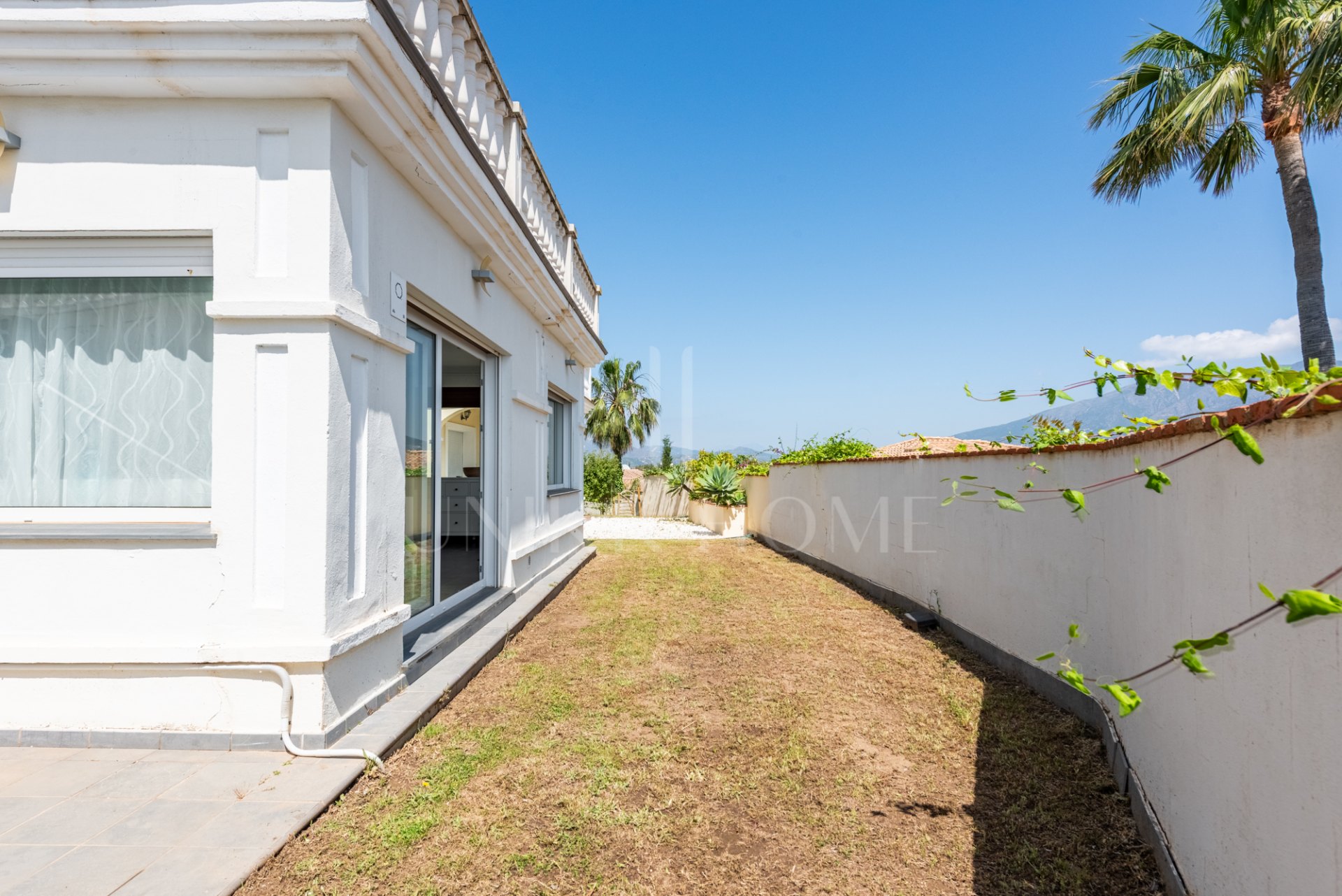 Pequeña villa con vistas panorámicas en Jardines del Águila