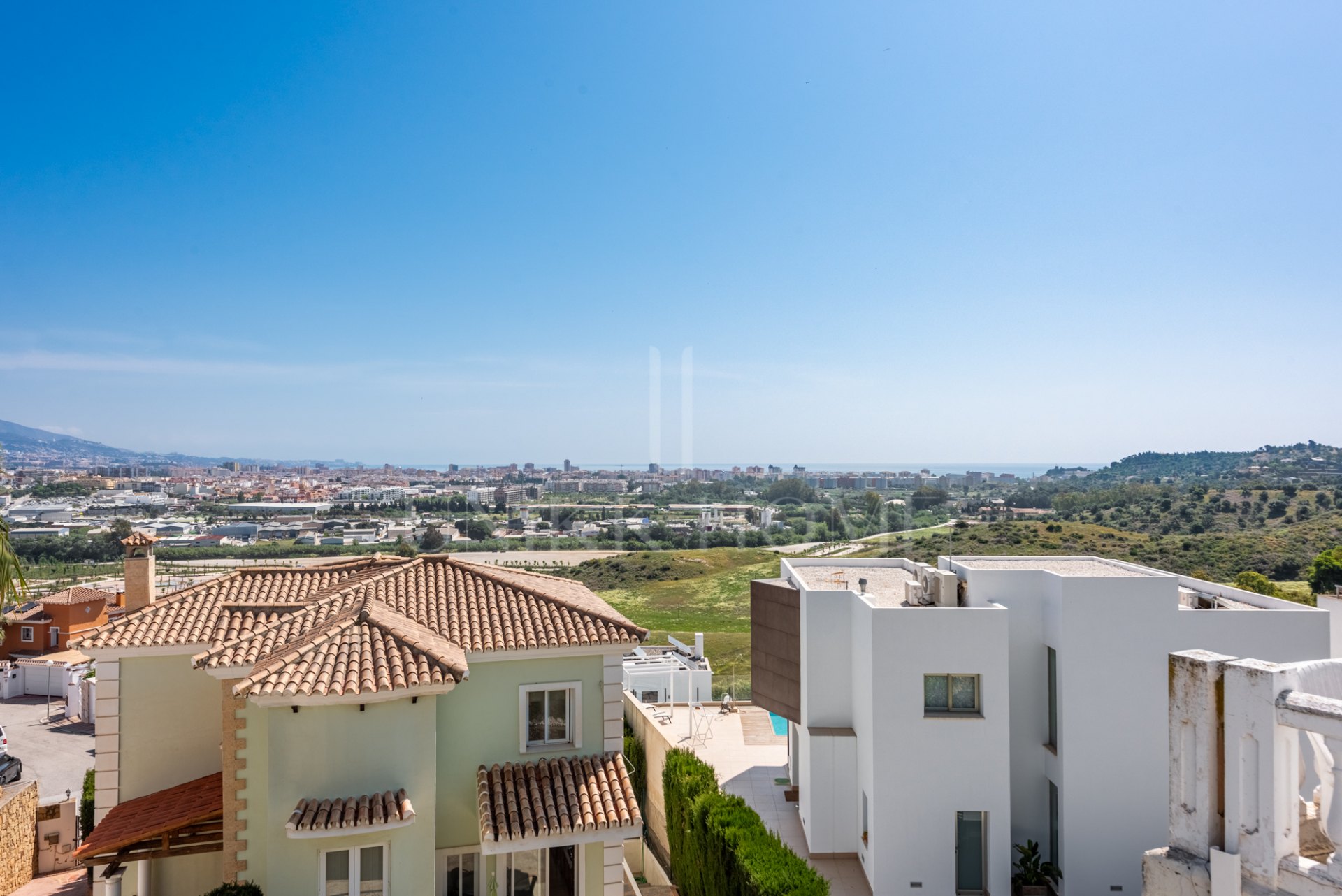 Pequeña villa con vistas panorámicas en Jardines del Águila