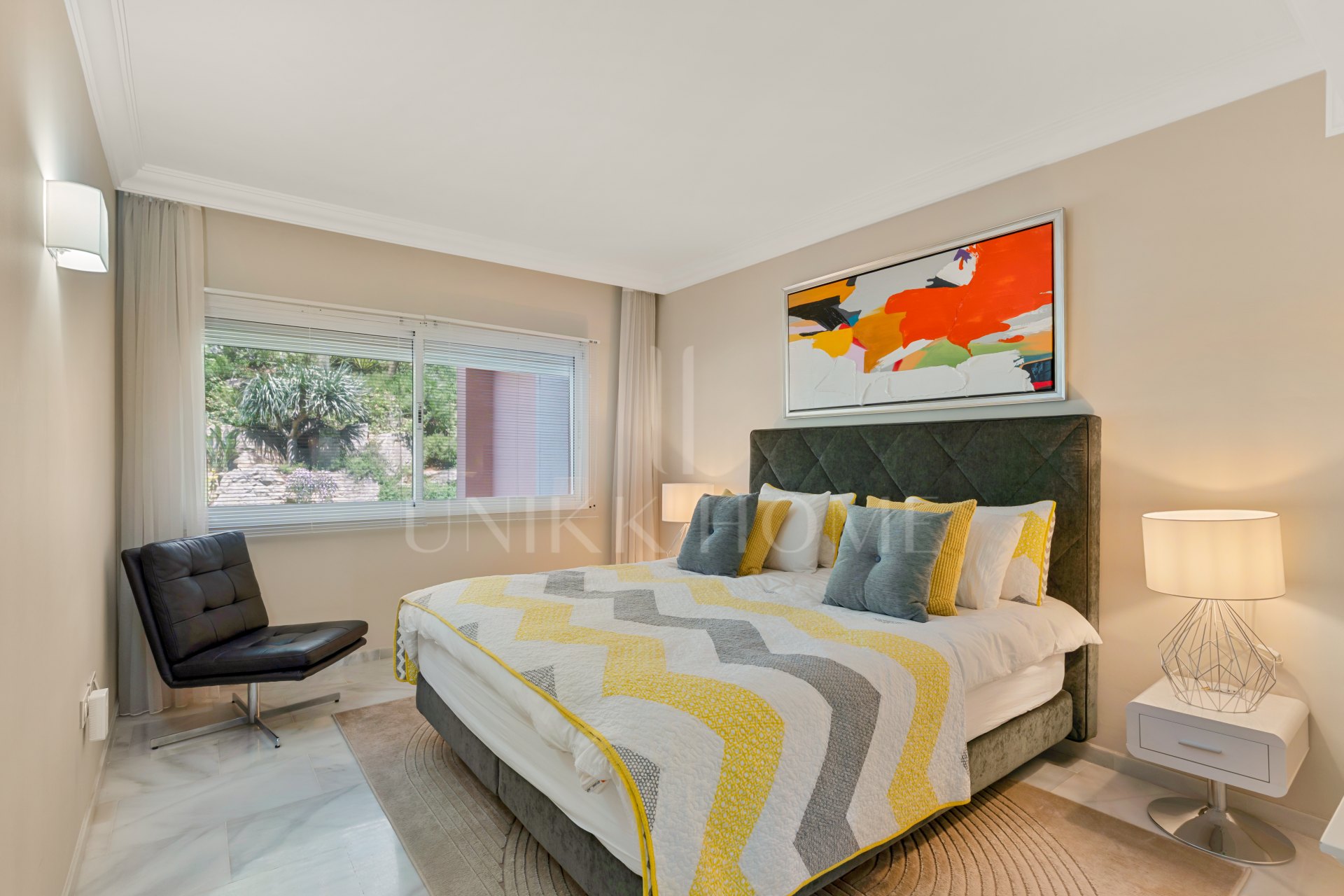 Apartment with private garden and stunning views