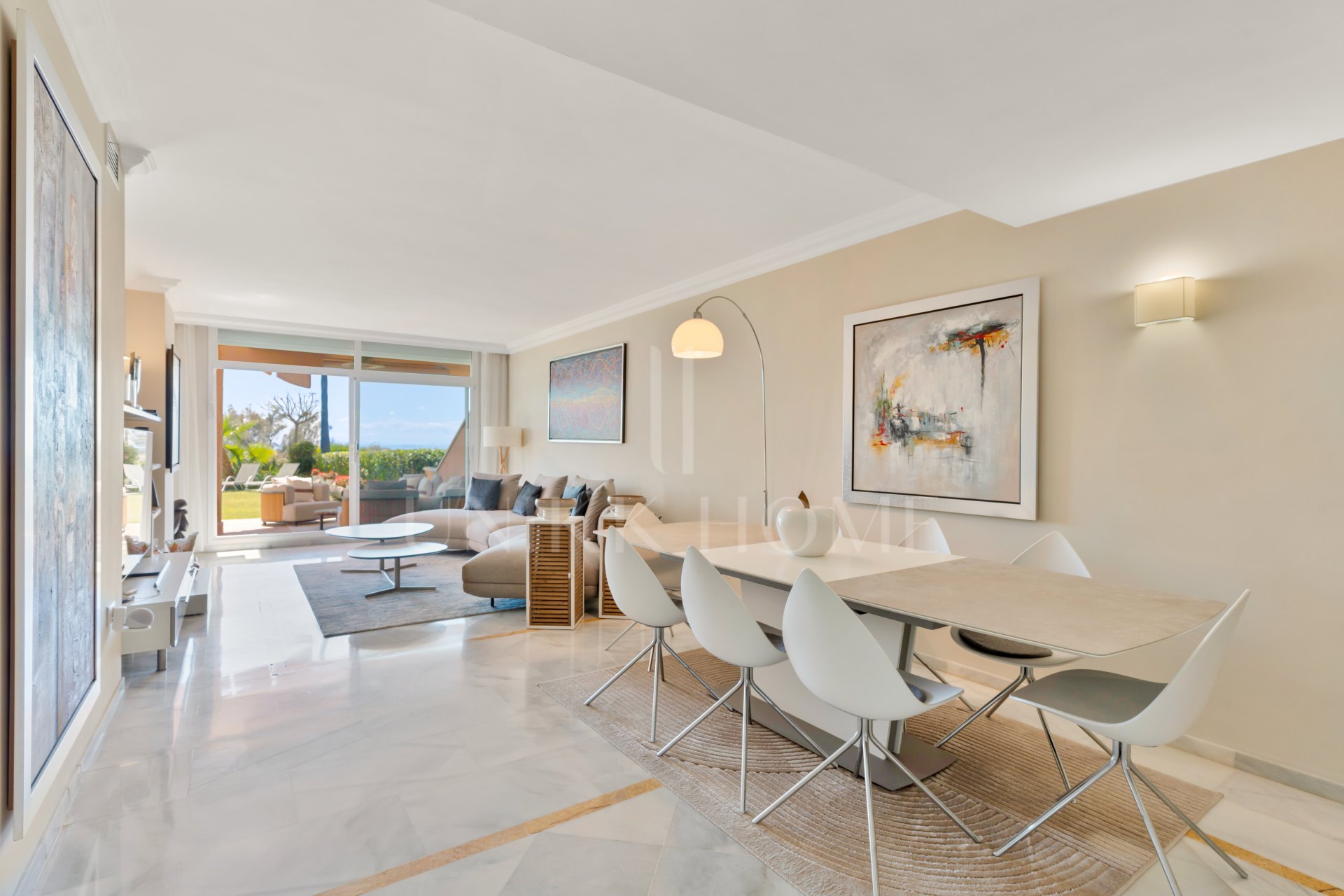 Apartment with private garden and stunning views