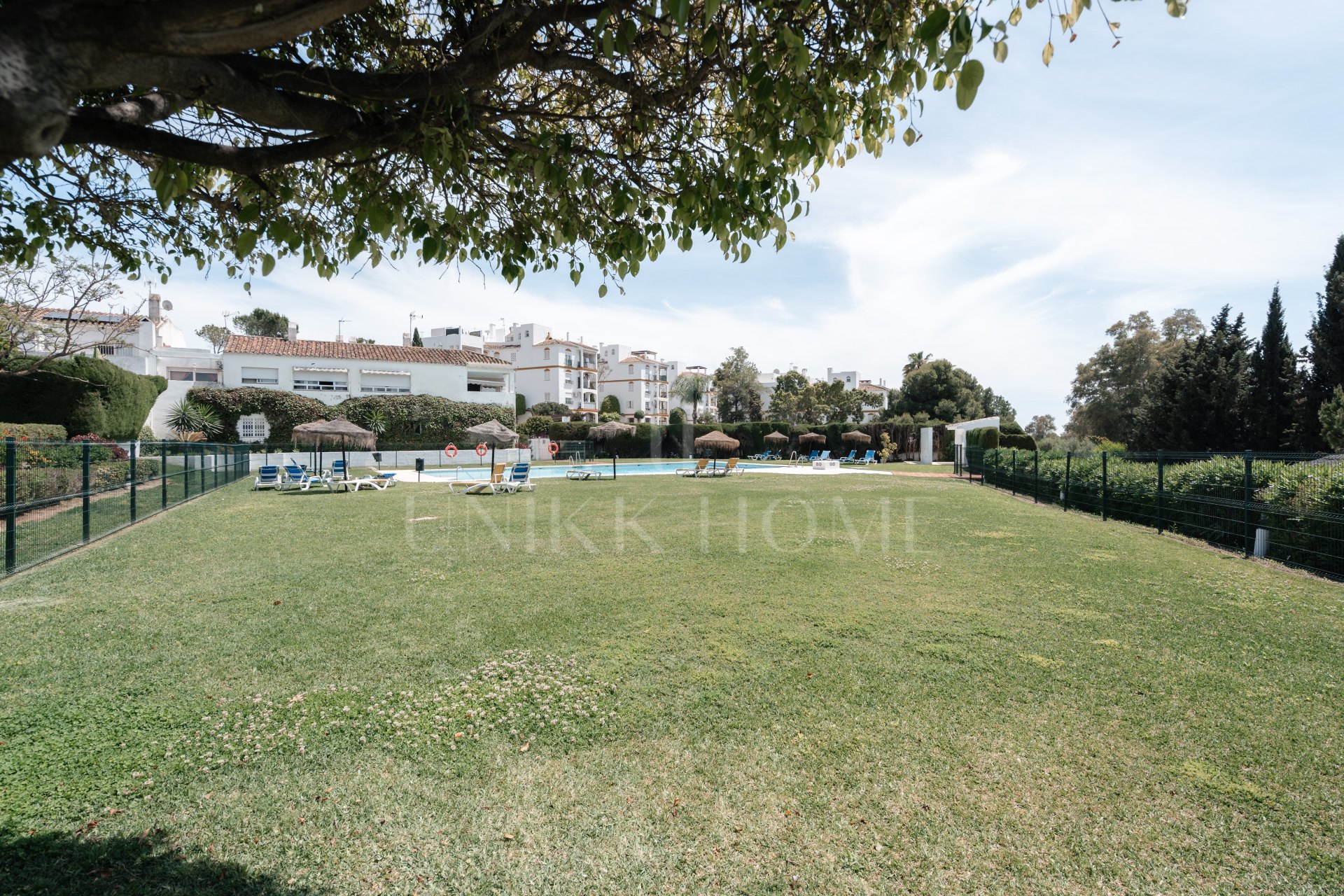 Spacious townhouse with villa feel in Señorío de Cortés