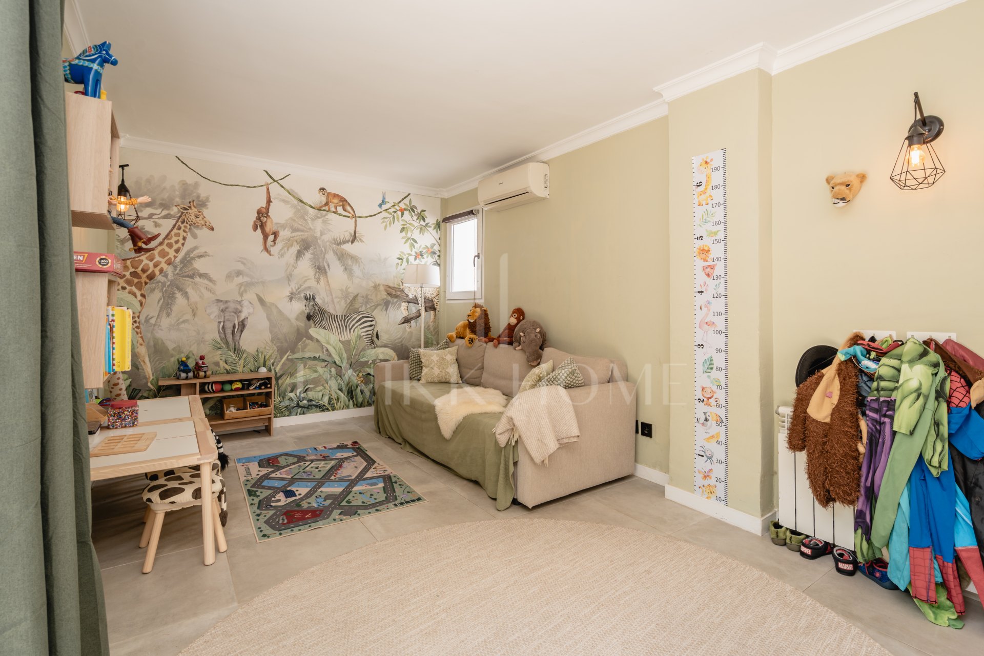 Spacious townhouse with villa feel in Señorío de Cortés