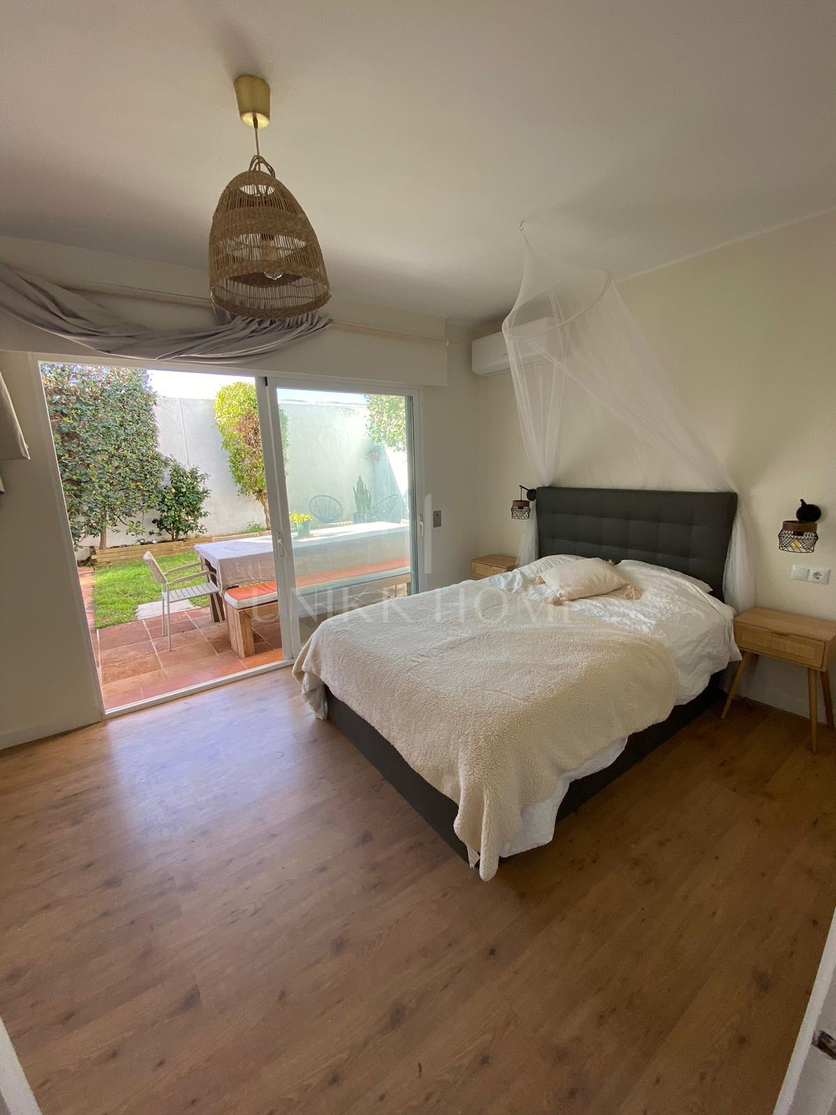 Exclusiva casa adosada con jardín privado y vistas al mar