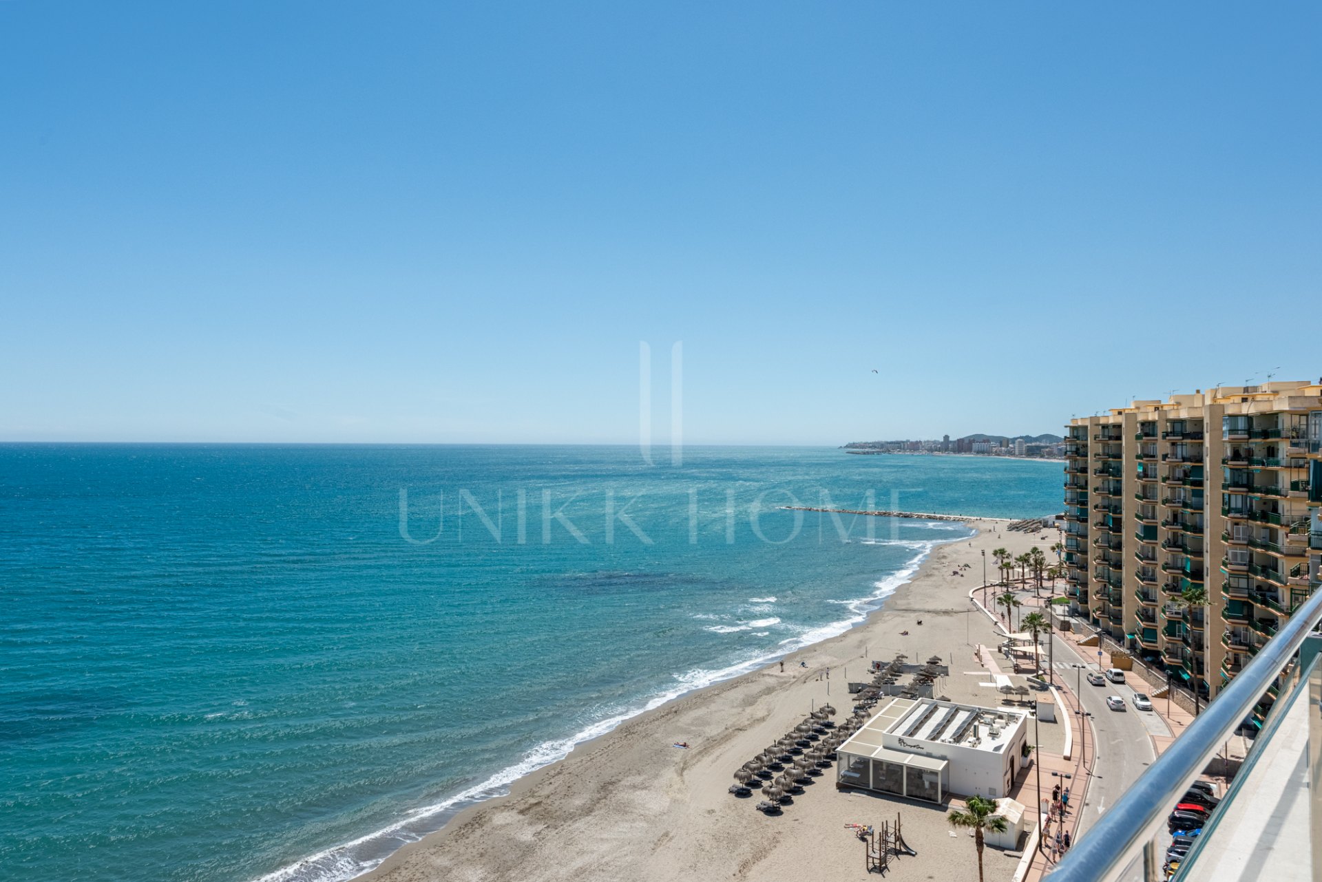 Stunning 3-bedroom beachfront apartment with 180º sea views