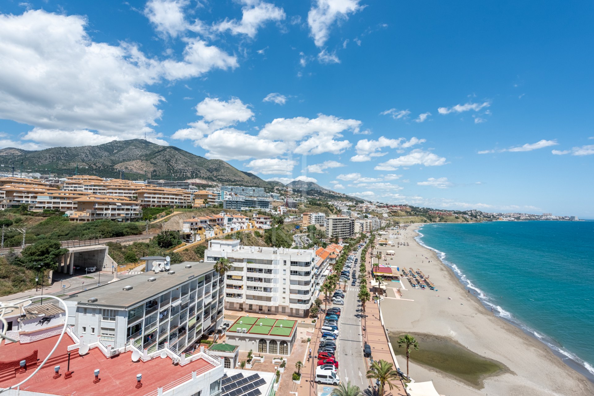 Stunning 3-bedroom beachfront apartment with 180º sea views