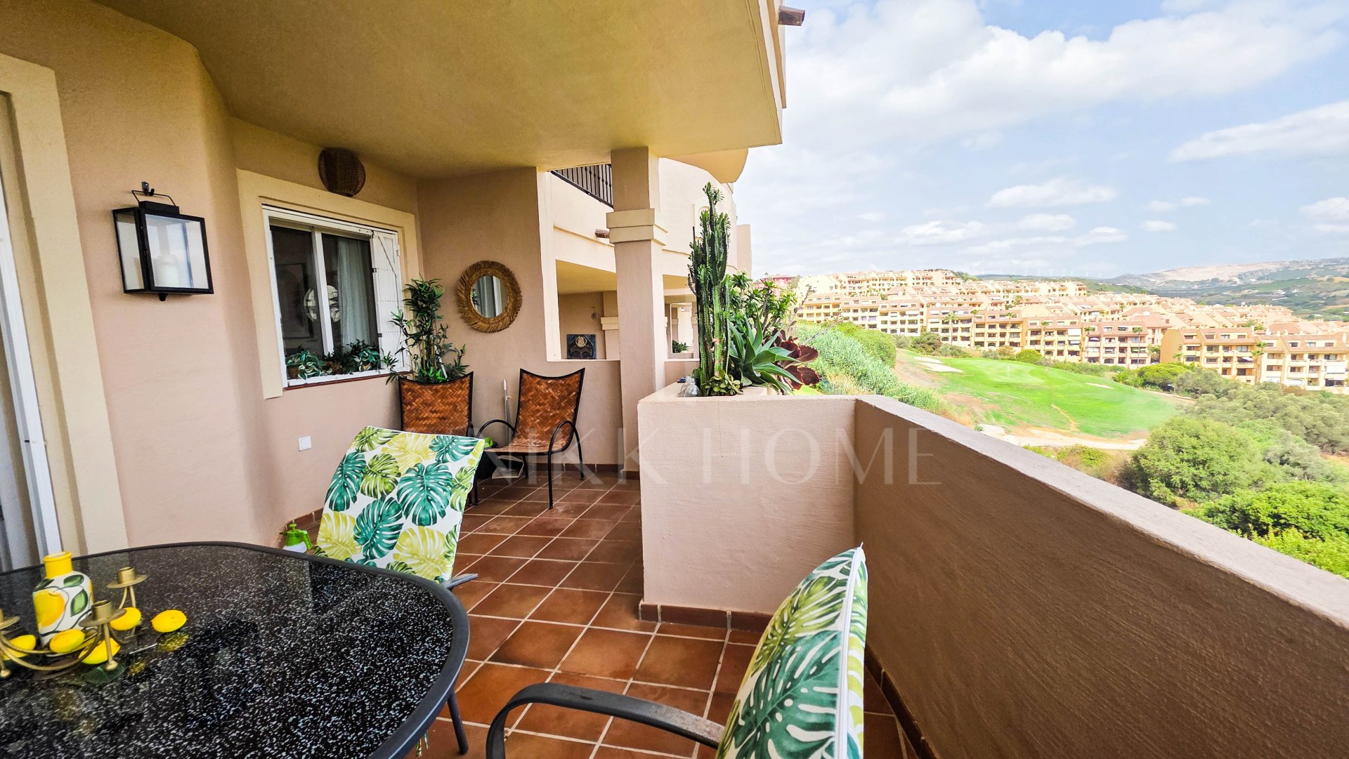 Apartamento en Planta Baja con Vistas Panorámicas y Dos Terrazas en La Duquesa