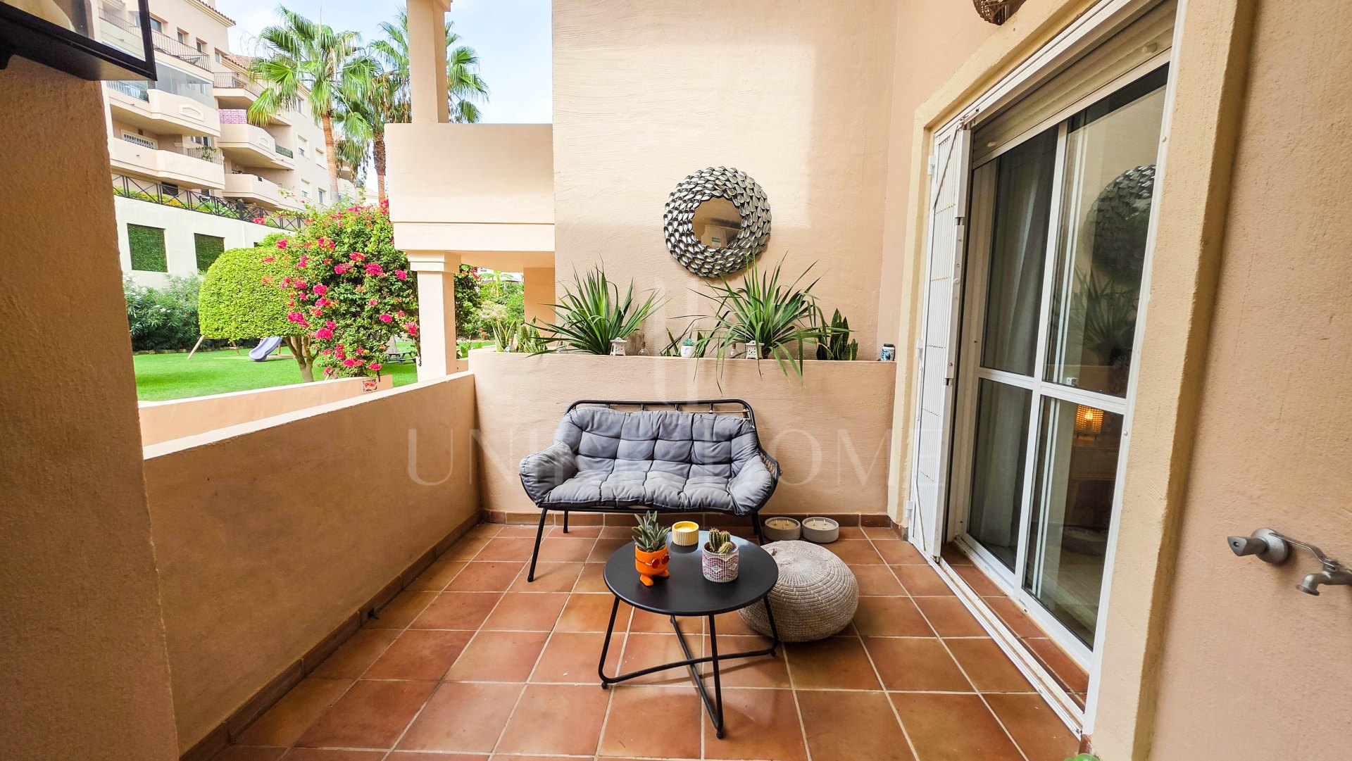 Apartamento en Planta Baja con Vistas Panorámicas y Dos Terrazas en La Duquesa