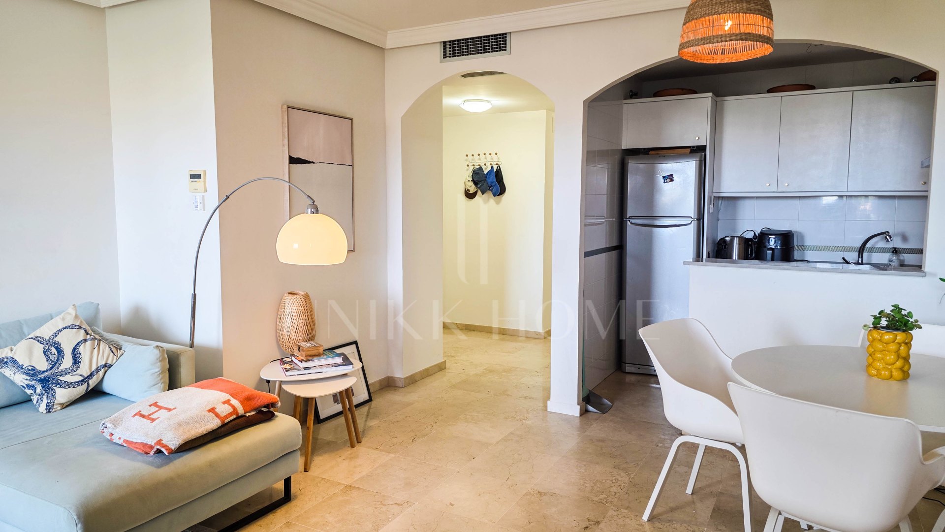 Apartamento en Planta Baja con Vistas Panorámicas y Dos Terrazas en La Duquesa