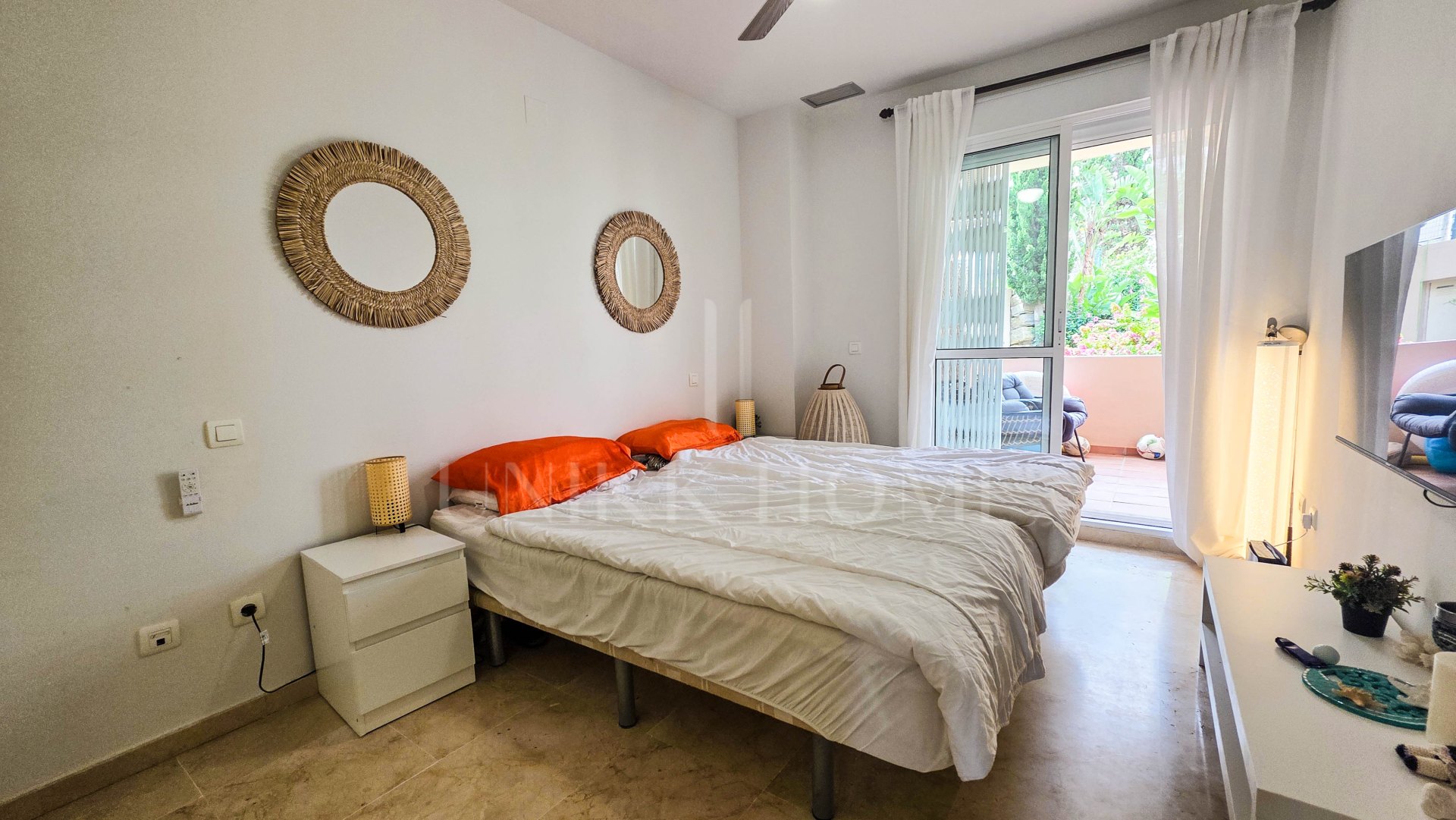 Apartamento en Planta Baja con Vistas Panorámicas y Dos Terrazas en La Duquesa