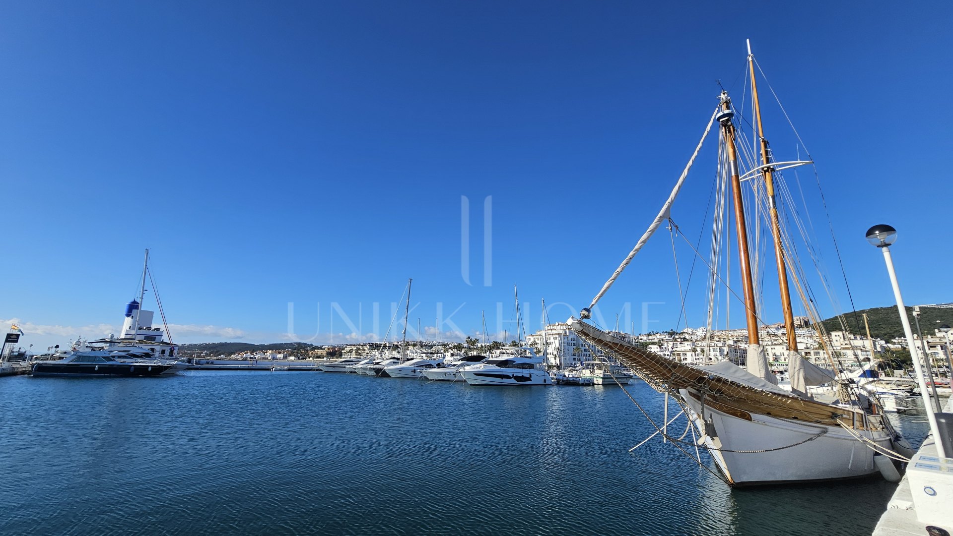 Apartamento en Planta Baja con Vistas Panorámicas y Dos Terrazas en La Duquesa