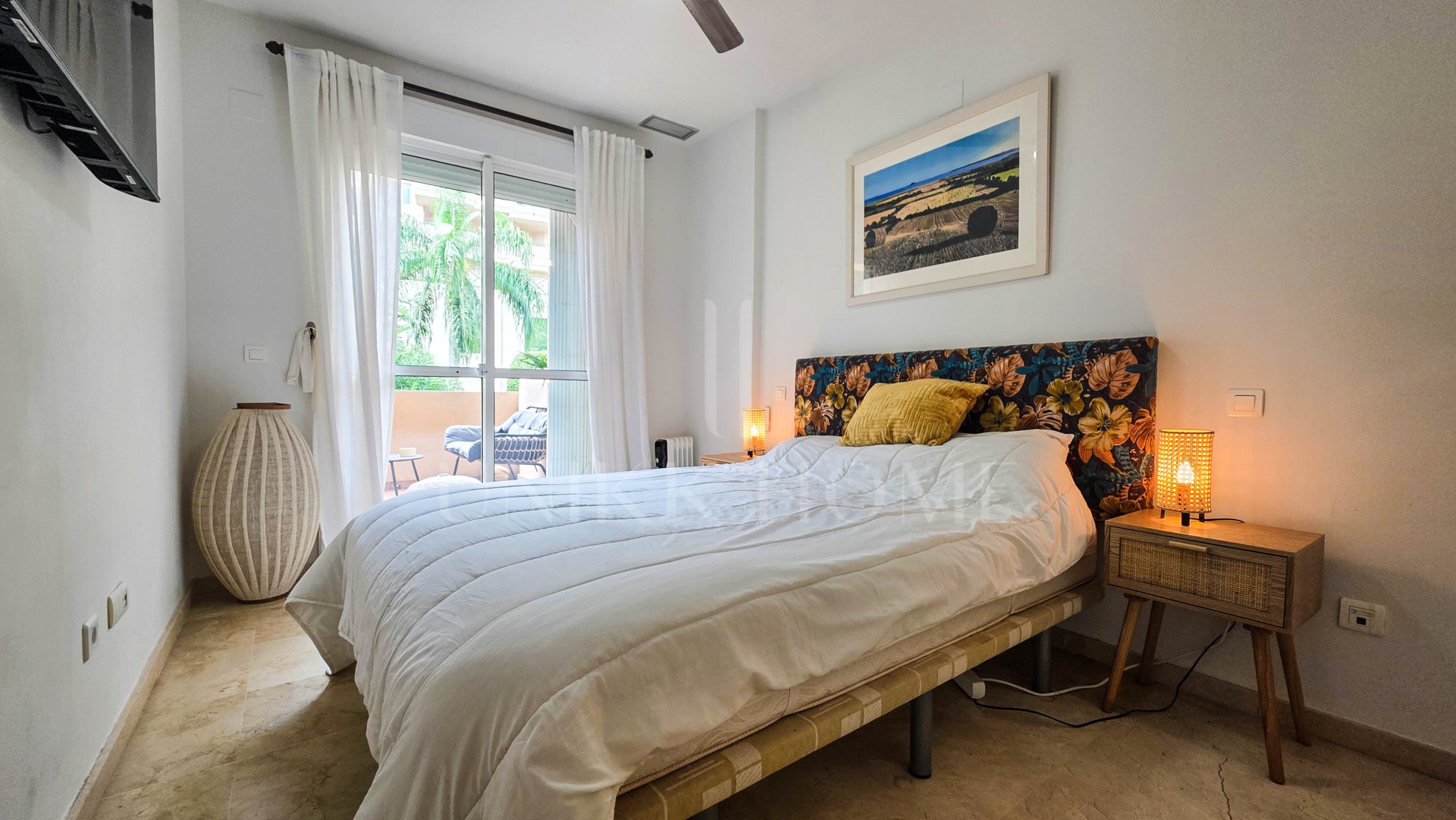 Apartamento en Planta Baja con Vistas Panorámicas y Dos Terrazas en La Duquesa