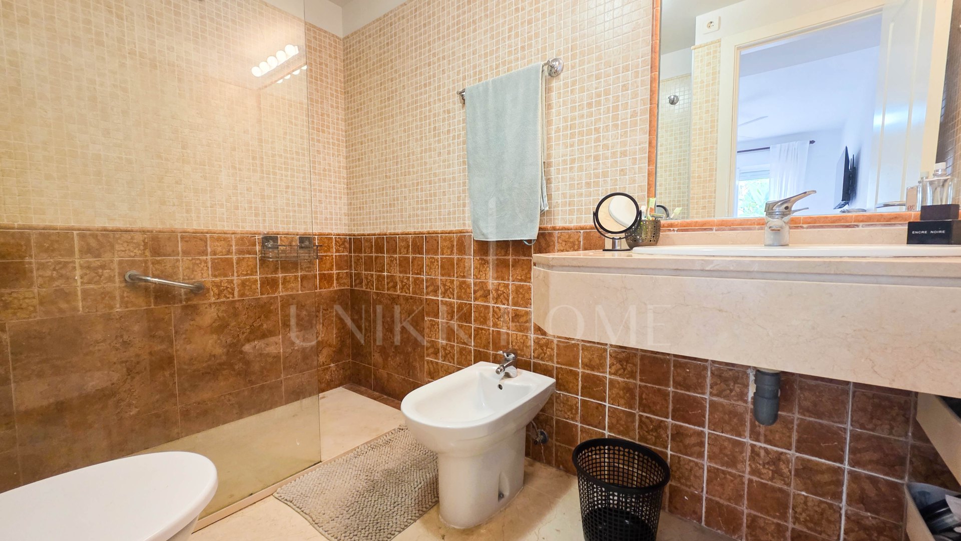Apartamento en Planta Baja con Vistas Panorámicas y Dos Terrazas en La Duquesa