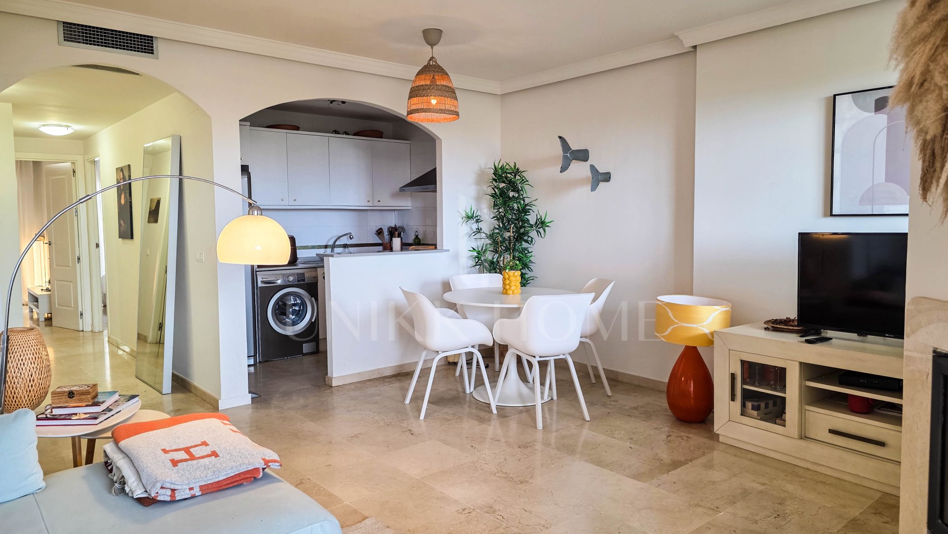 Apartamento en Planta Baja con Vistas Panorámicas y Dos Terrazas en La Duquesa