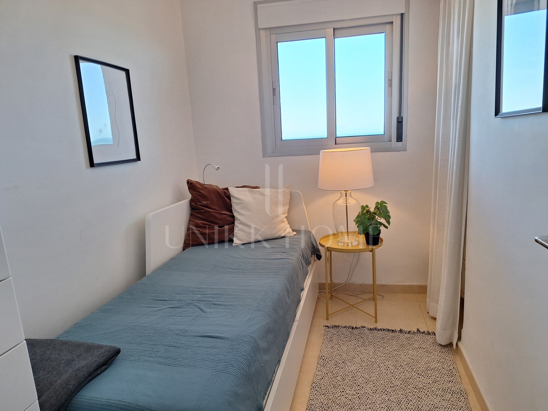 Beachfront apartment with panoramic sea views by the port of Fuengirola