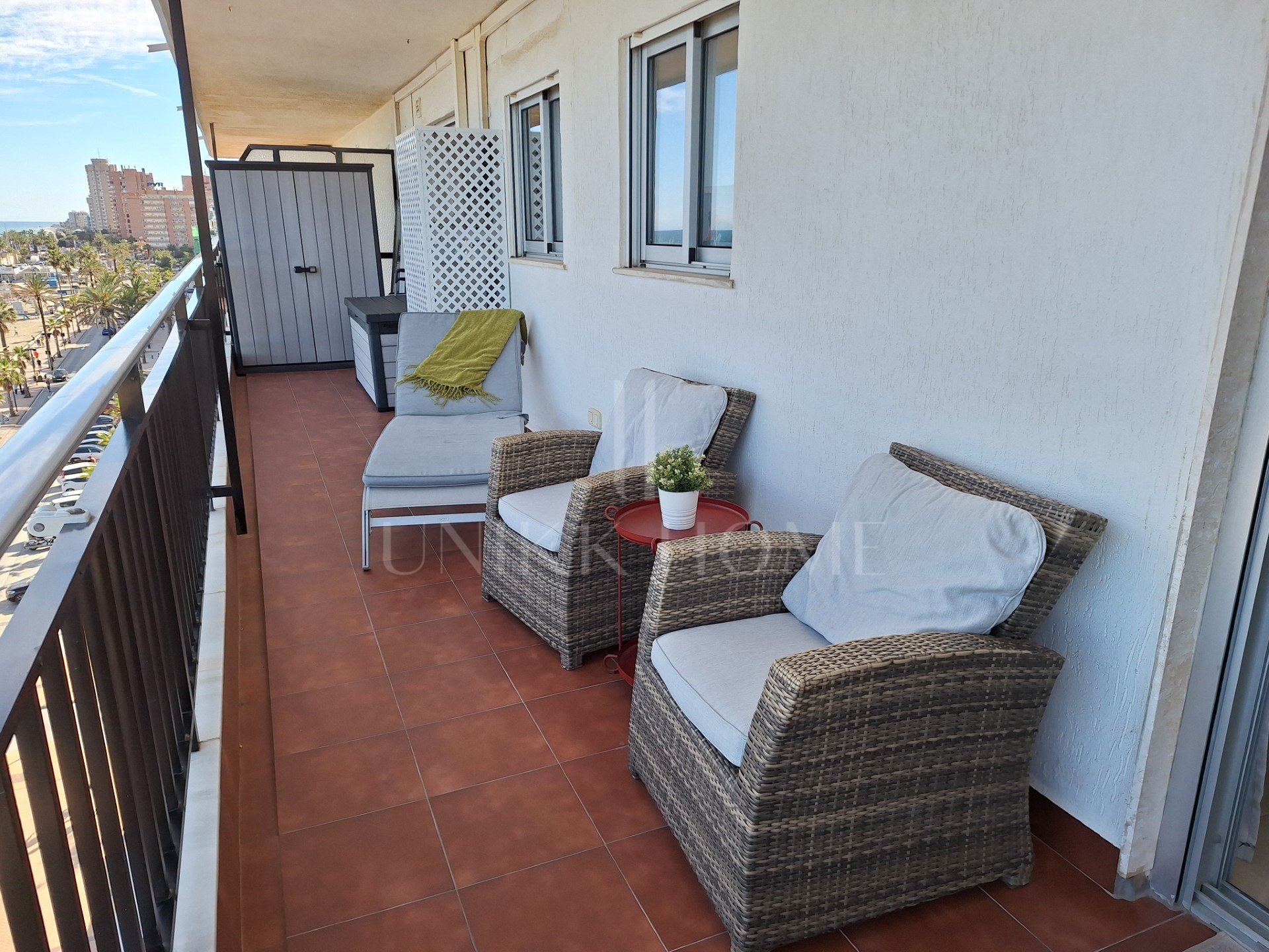 Beachfront apartment with panoramic sea views by the port of Fuengirola