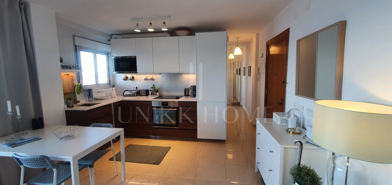 Beachfront apartment with panoramic sea views by the port of Fuengirola