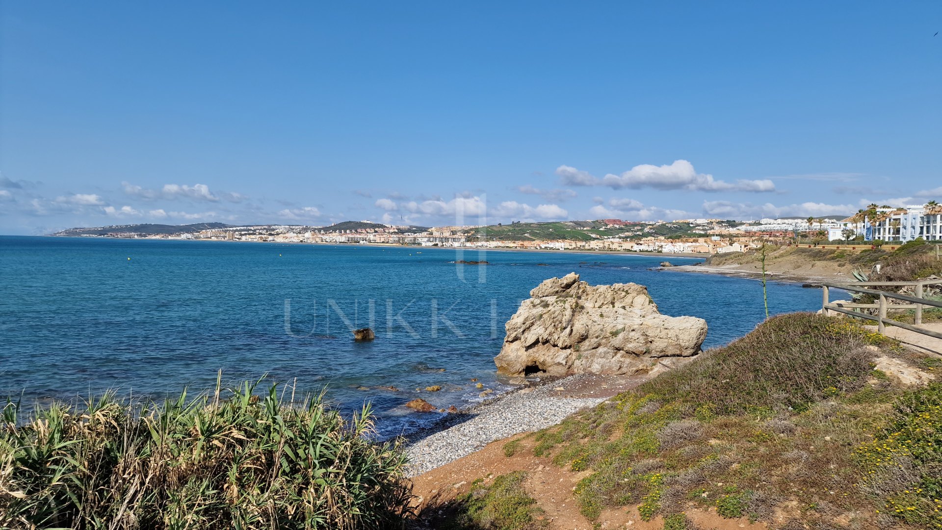 Ático Dúplex con Vistas Panorámicas al Mar en Estrella de la Bahía, Casares