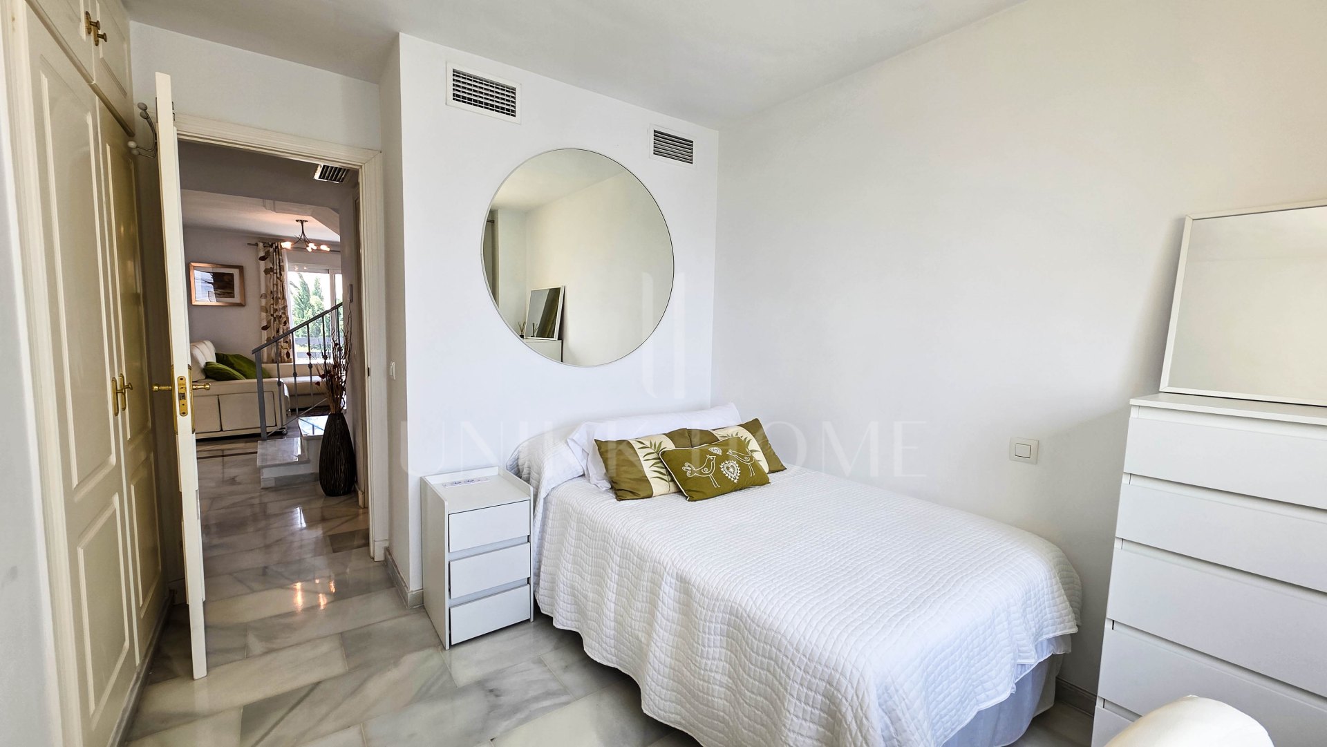 Ático Dúplex con Vistas Panorámicas al Mar en Estrella de la Bahía, Casares