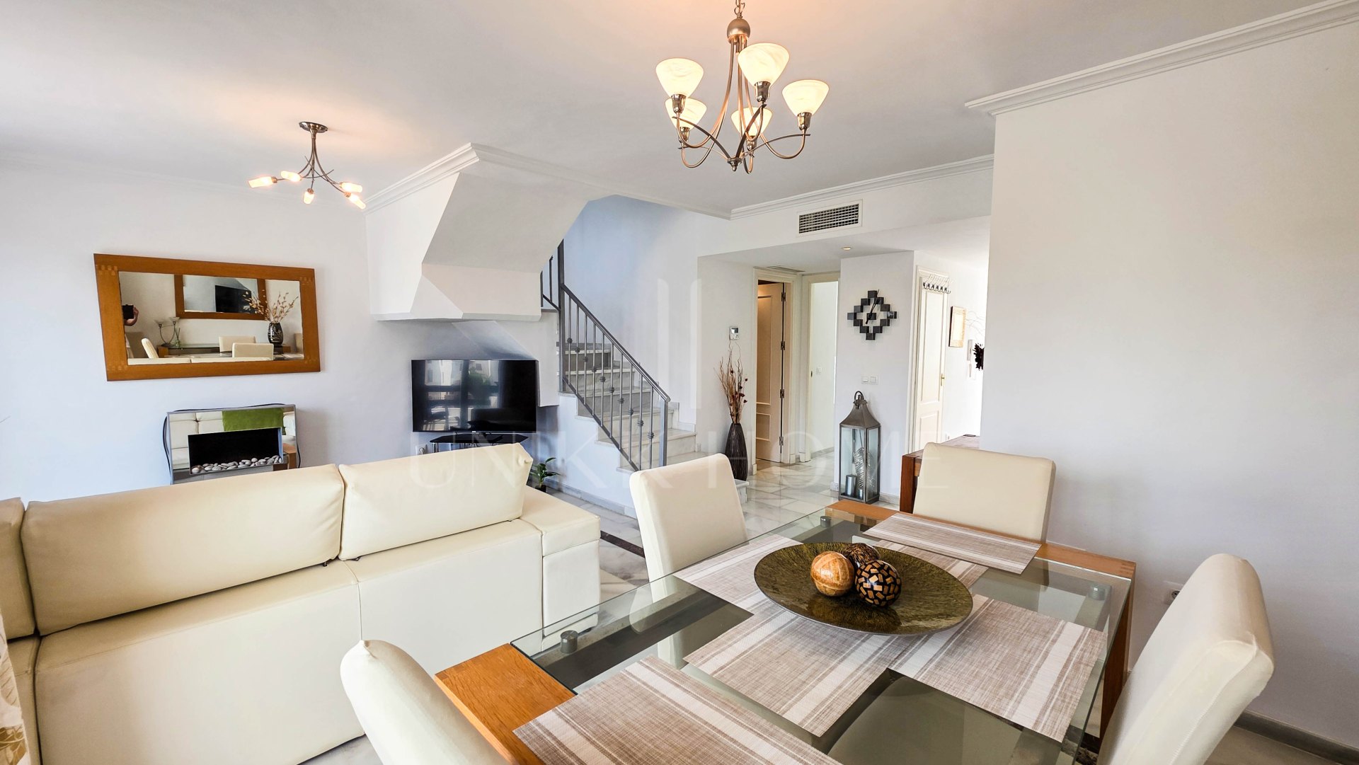 Ático Dúplex con Vistas Panorámicas al Mar en Estrella de la Bahía, Casares