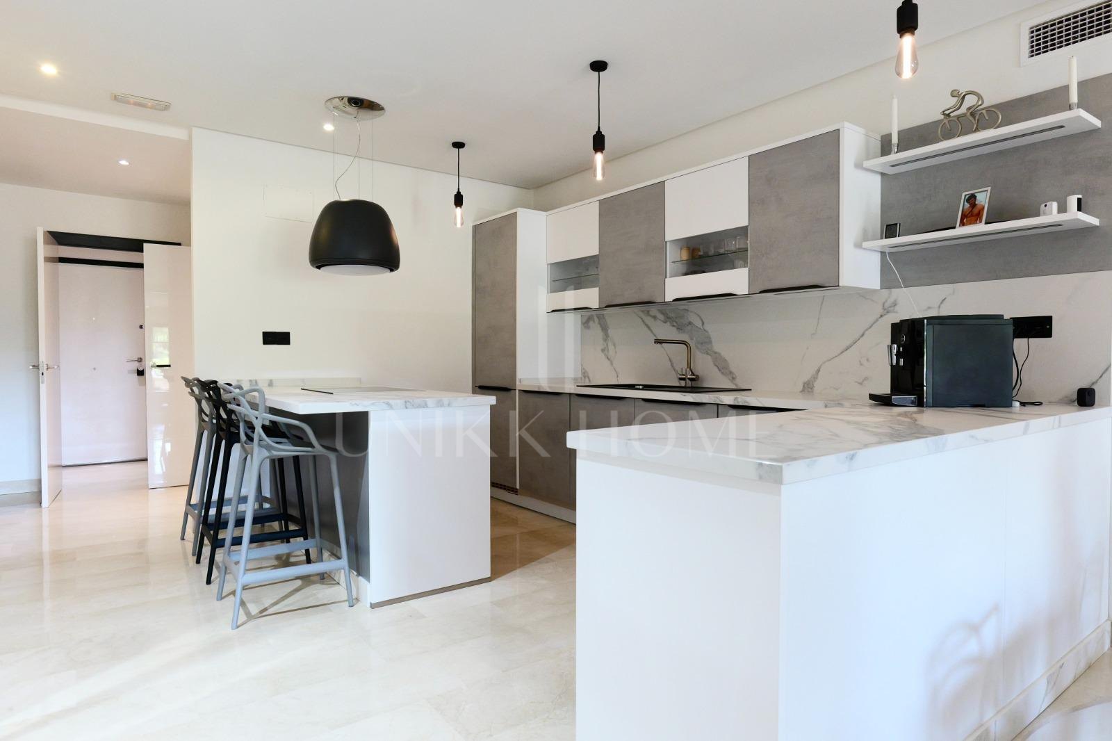 Exclusive Beachside Apartment in Las Mimosas, Walking Distance to Puerto Banús & Mistral Beach