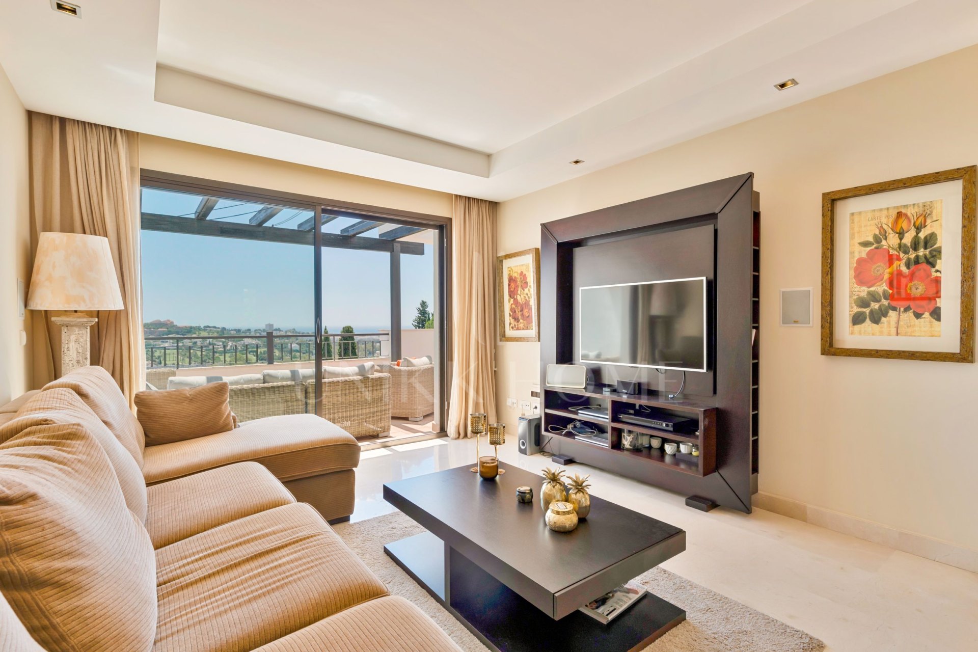 South-facing duplex penthouse in La Quinta Suites with panoramic sea and mountain views