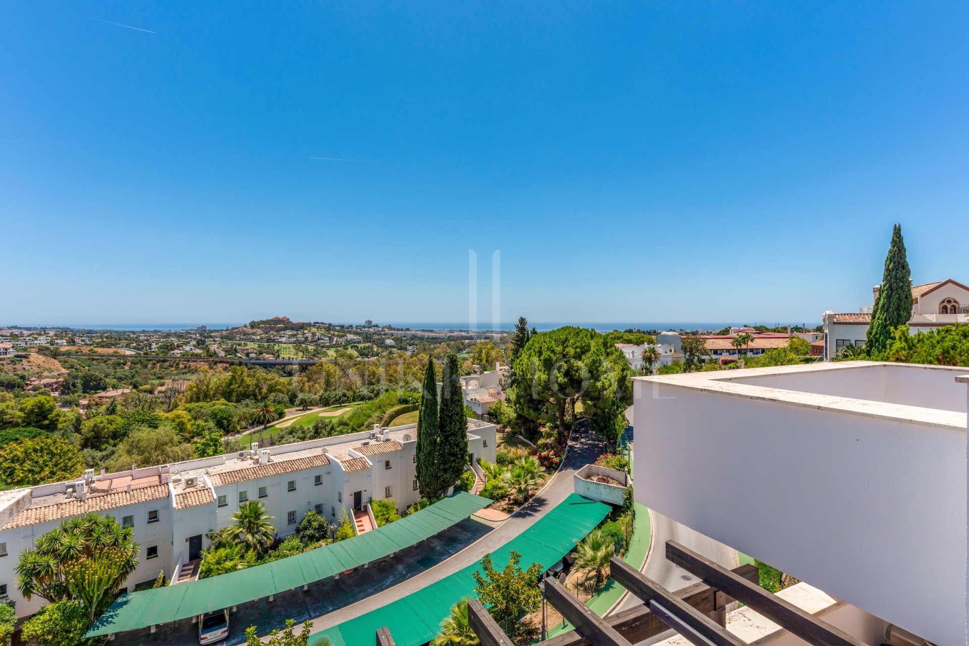 South-facing duplex penthouse in La Quinta Suites with panoramic sea and mountain views