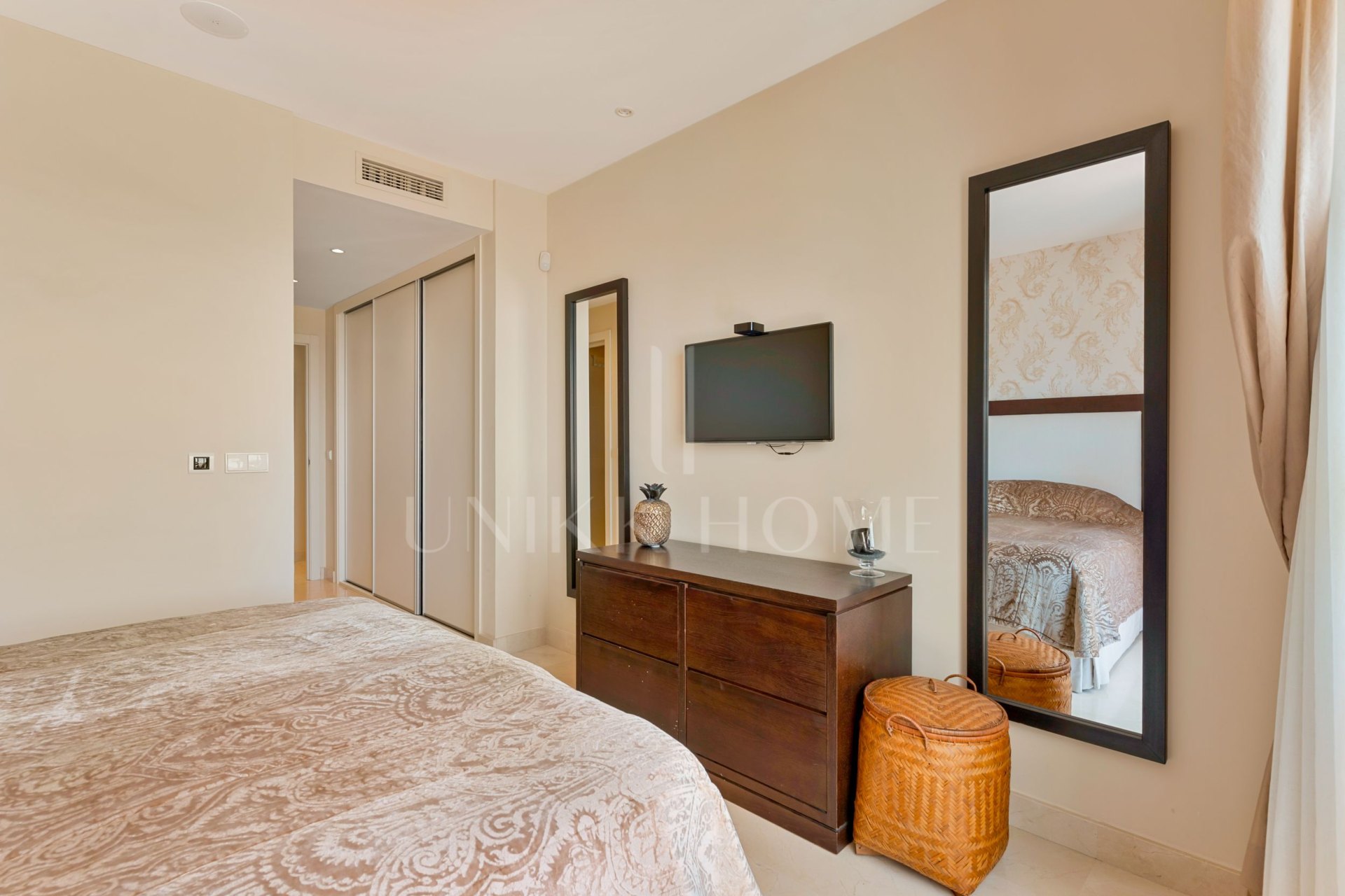 South-facing duplex penthouse in La Quinta Suites with panoramic sea and mountain views