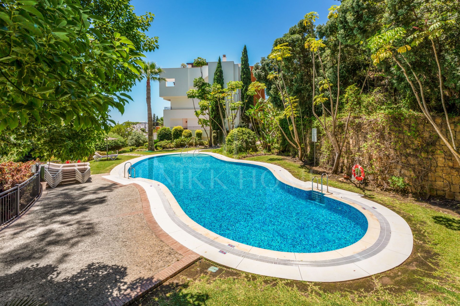 South-facing duplex penthouse in La Quinta Suites with panoramic sea and mountain views