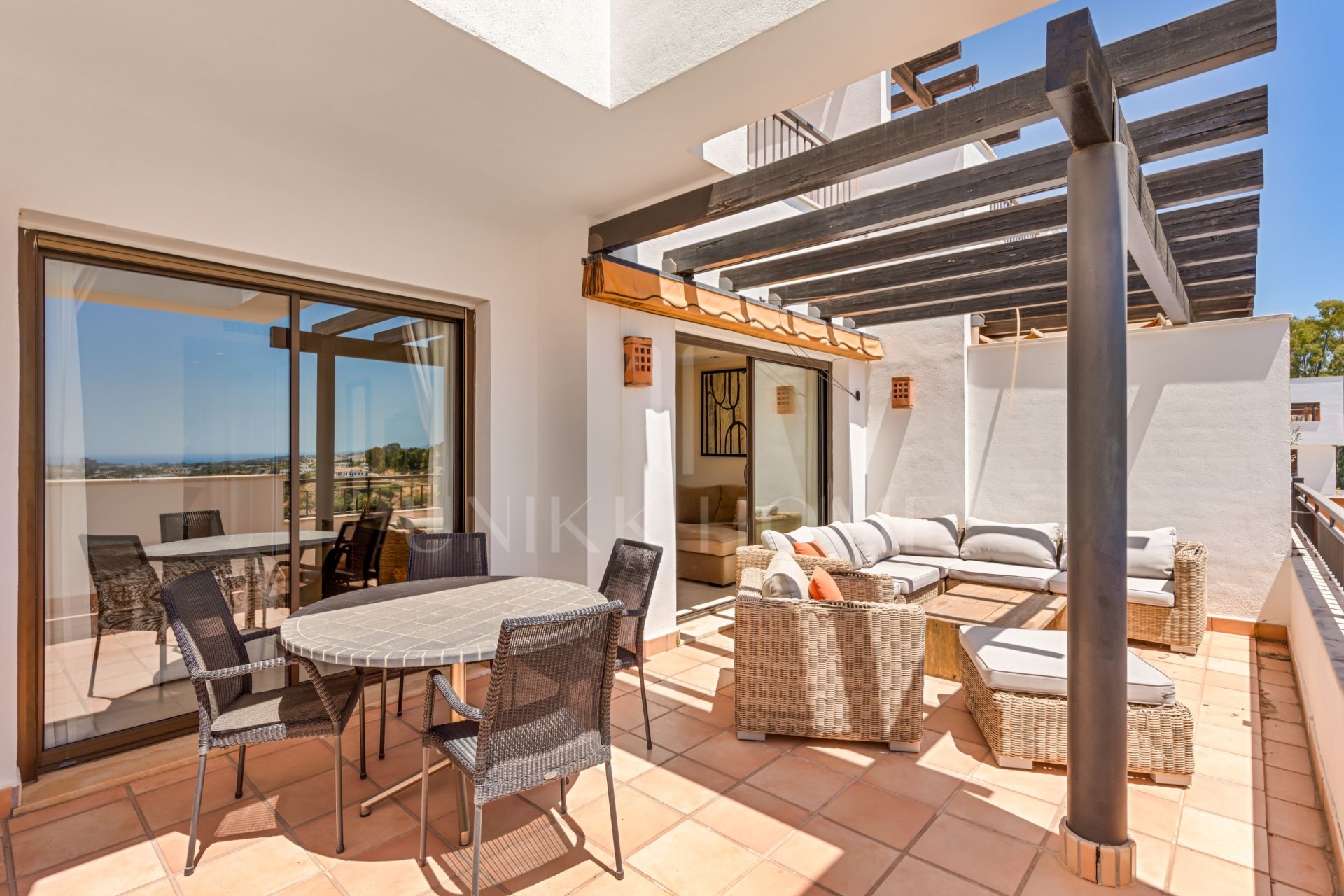 South-facing duplex penthouse in La Quinta Suites with panoramic sea and mountain views