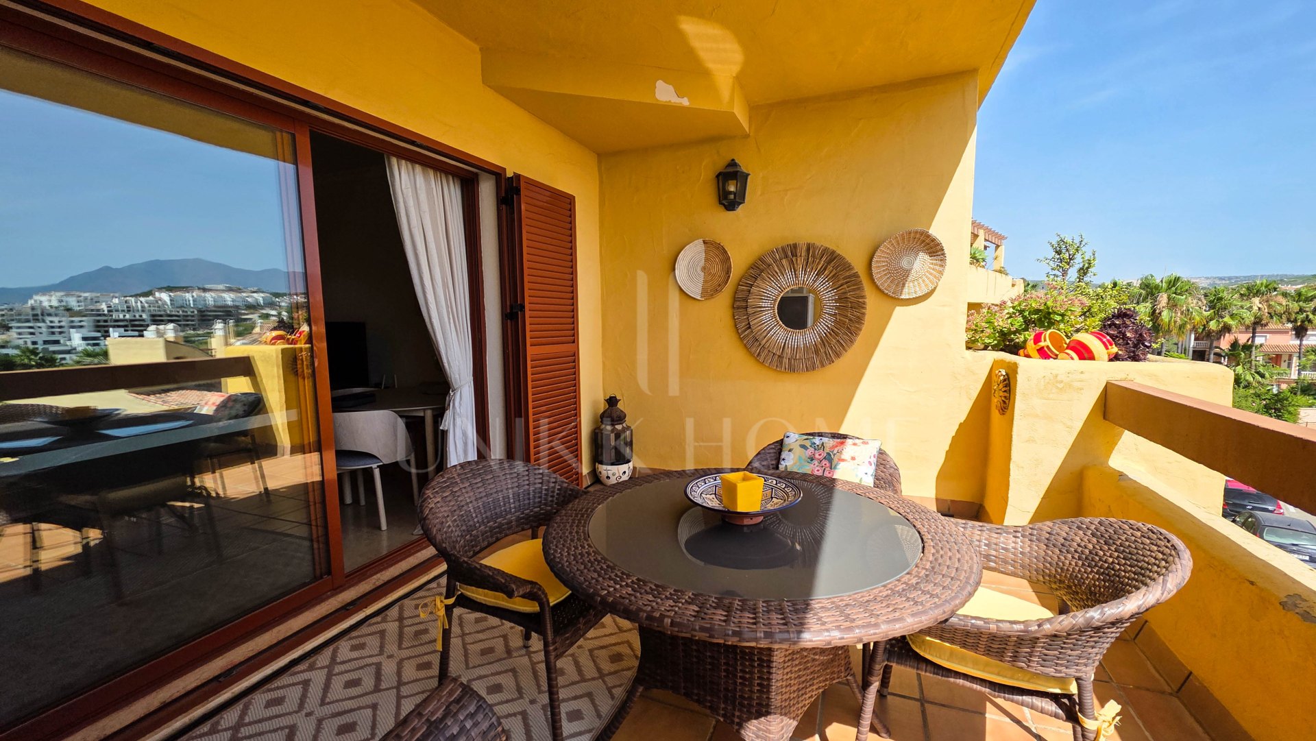 Apartamento en Planta Intermedia con Vistas Panorámicas en Altos de Princesa Kristina