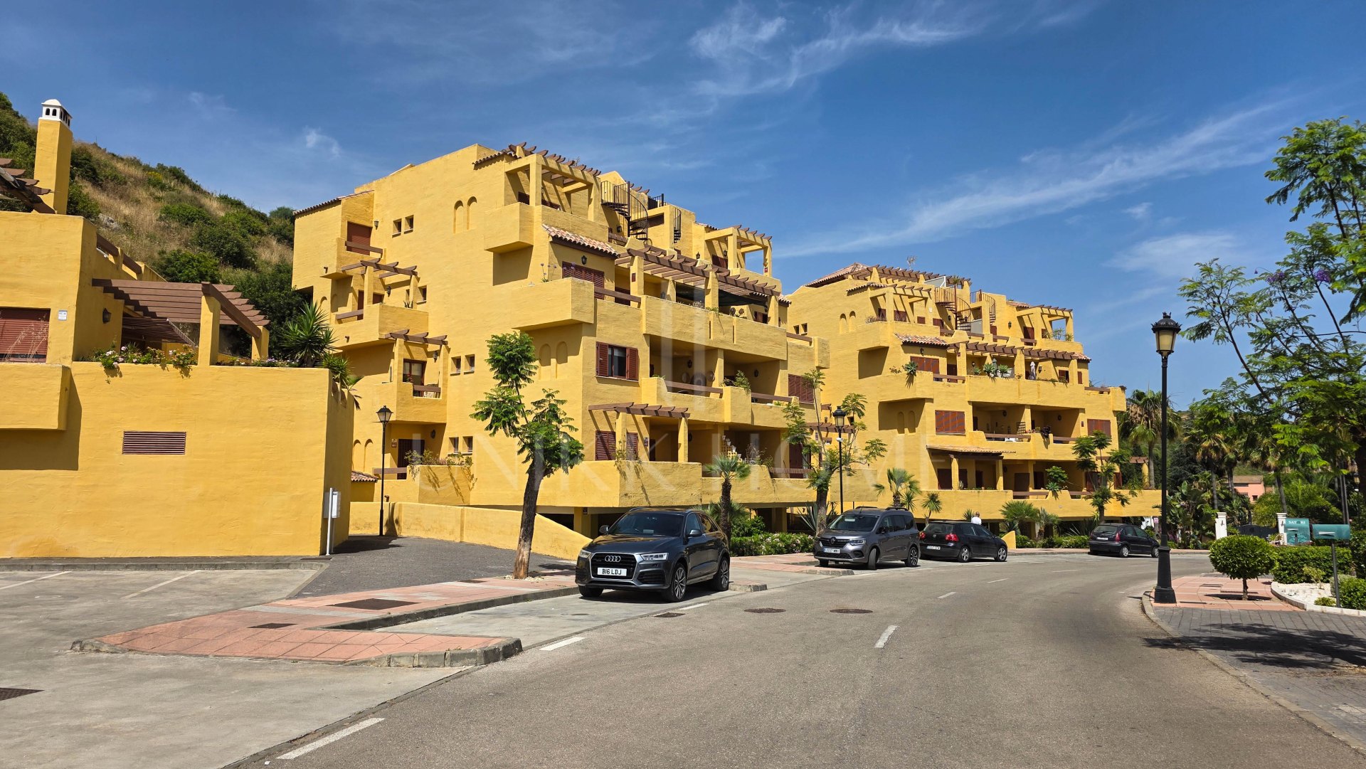 Apartamento en Planta Intermedia con Vistas Panorámicas en Altos de Princesa Kristina