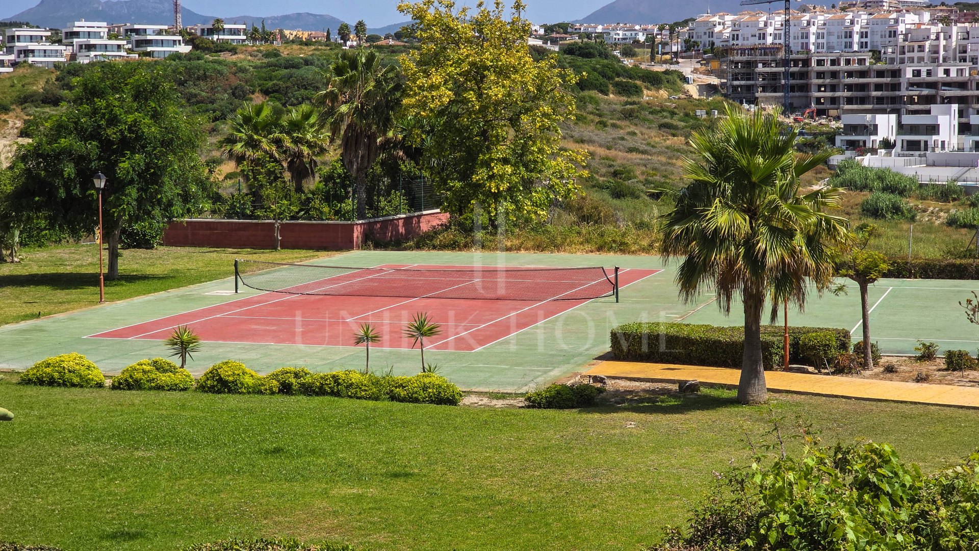 Apartamento en Planta Intermedia con Vistas Panorámicas en Altos de Princesa Kristina