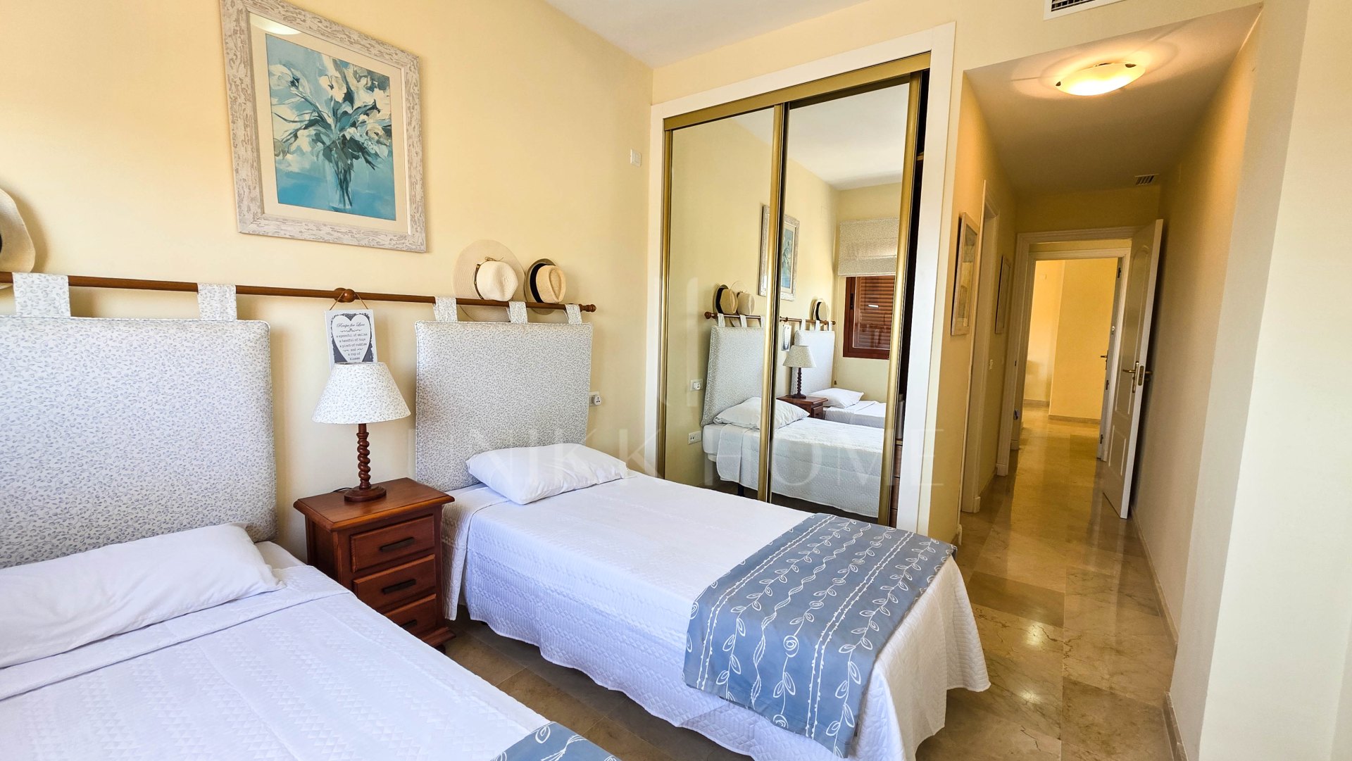 Apartamento en Planta Intermedia con Vistas Panorámicas en Altos de Princesa Kristina