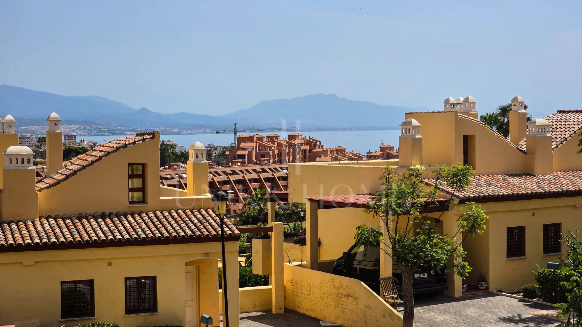 Apartamento en Planta Intermedia con Vistas Panorámicas en Altos de Princesa Kristina