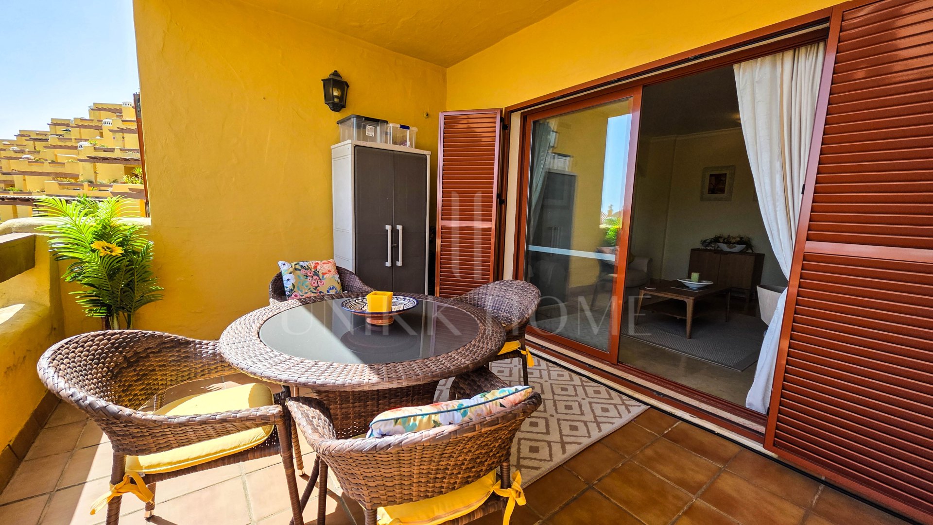 Apartamento en Planta Intermedia con Vistas Panorámicas en Altos de Princesa Kristina