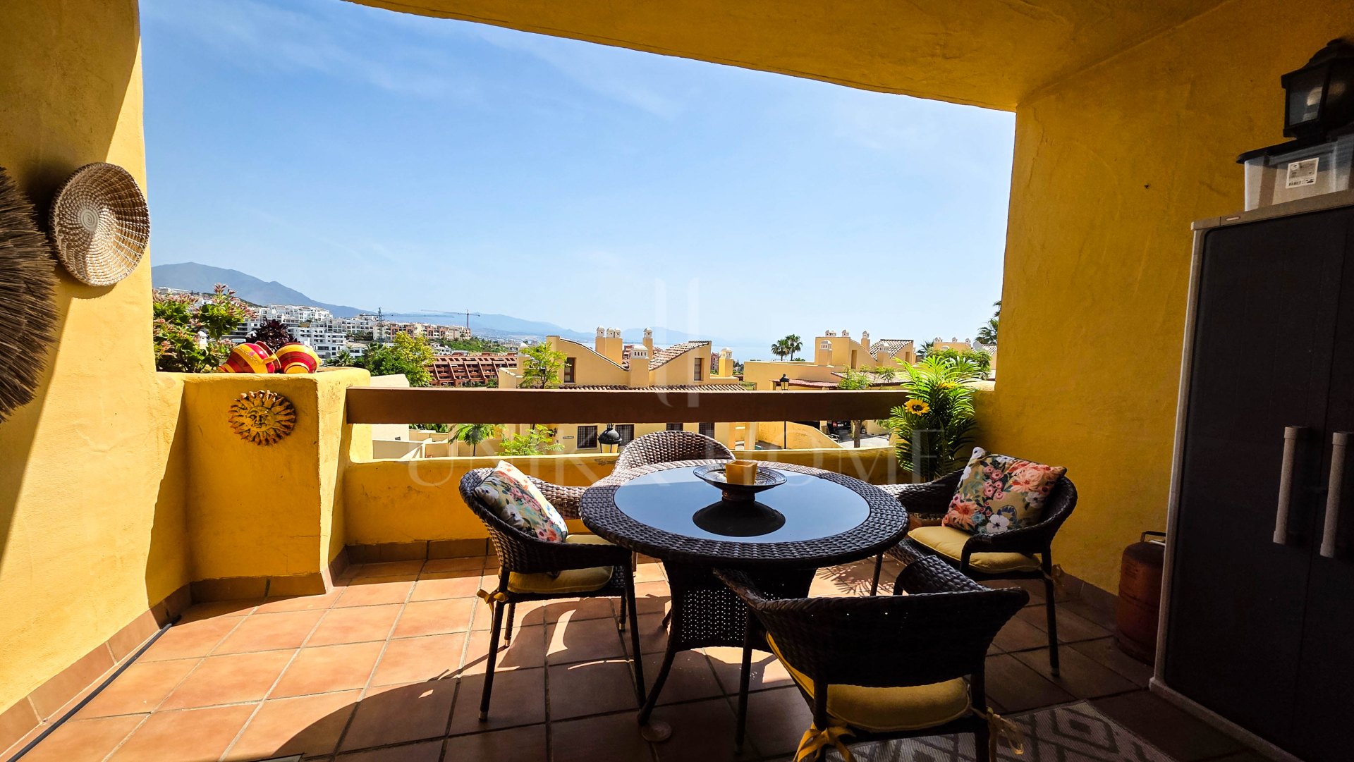 Apartamento en Planta Intermedia con Vistas Panorámicas en Altos de Princesa Kristina