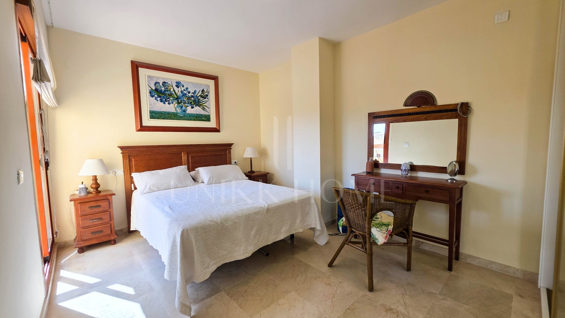 Apartamento en Planta Intermedia con Vistas Panorámicas en Altos de Princesa Kristina