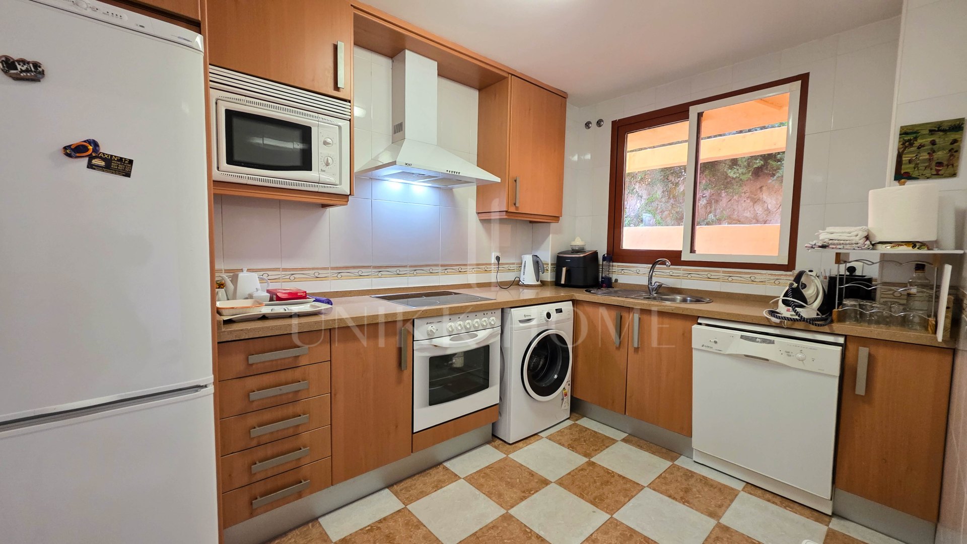 Apartamento en Planta Intermedia con Vistas Panorámicas en Altos de Princesa Kristina