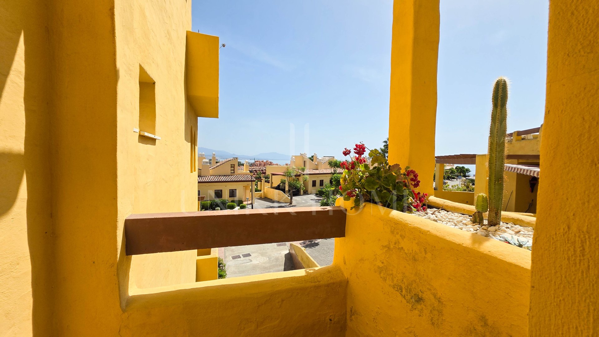 Apartamento en Planta Intermedia con Vistas Panorámicas en Altos de Princesa Kristina